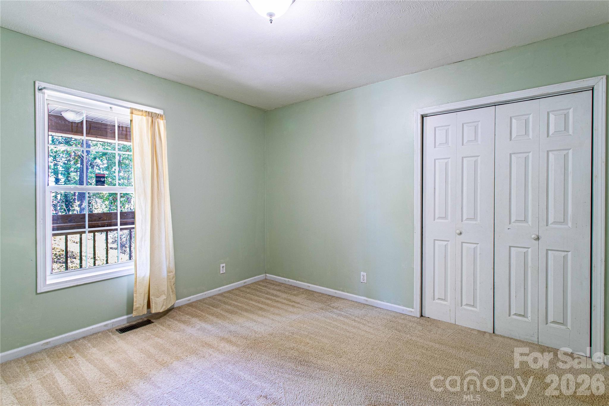 Single Family Residence at 3 Edna Oaks Road, Hendersonville, photo 18 of 43
