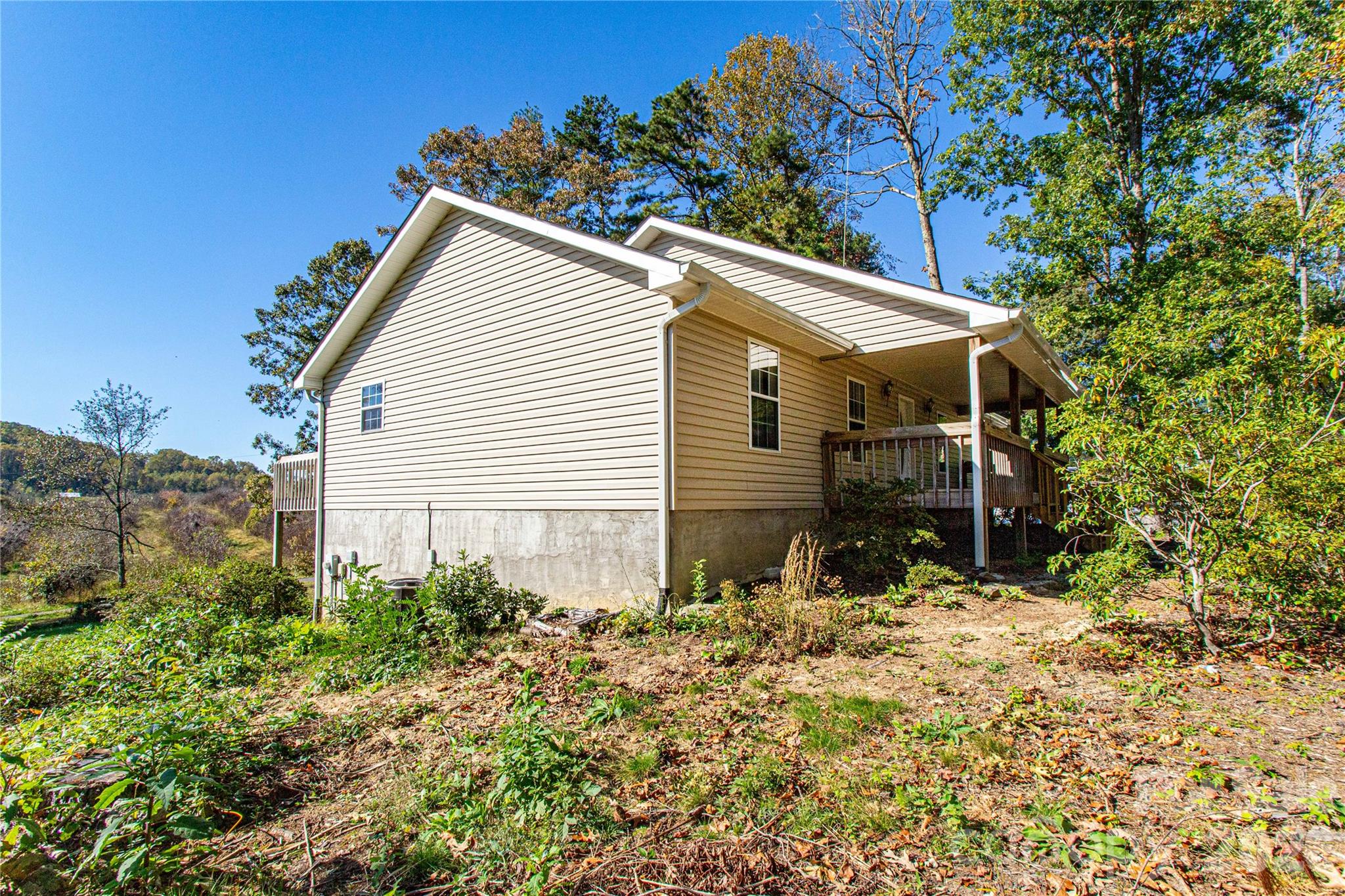 Single Family Residence at 3 Edna Oaks Road, Hendersonville, photo 32 of 43