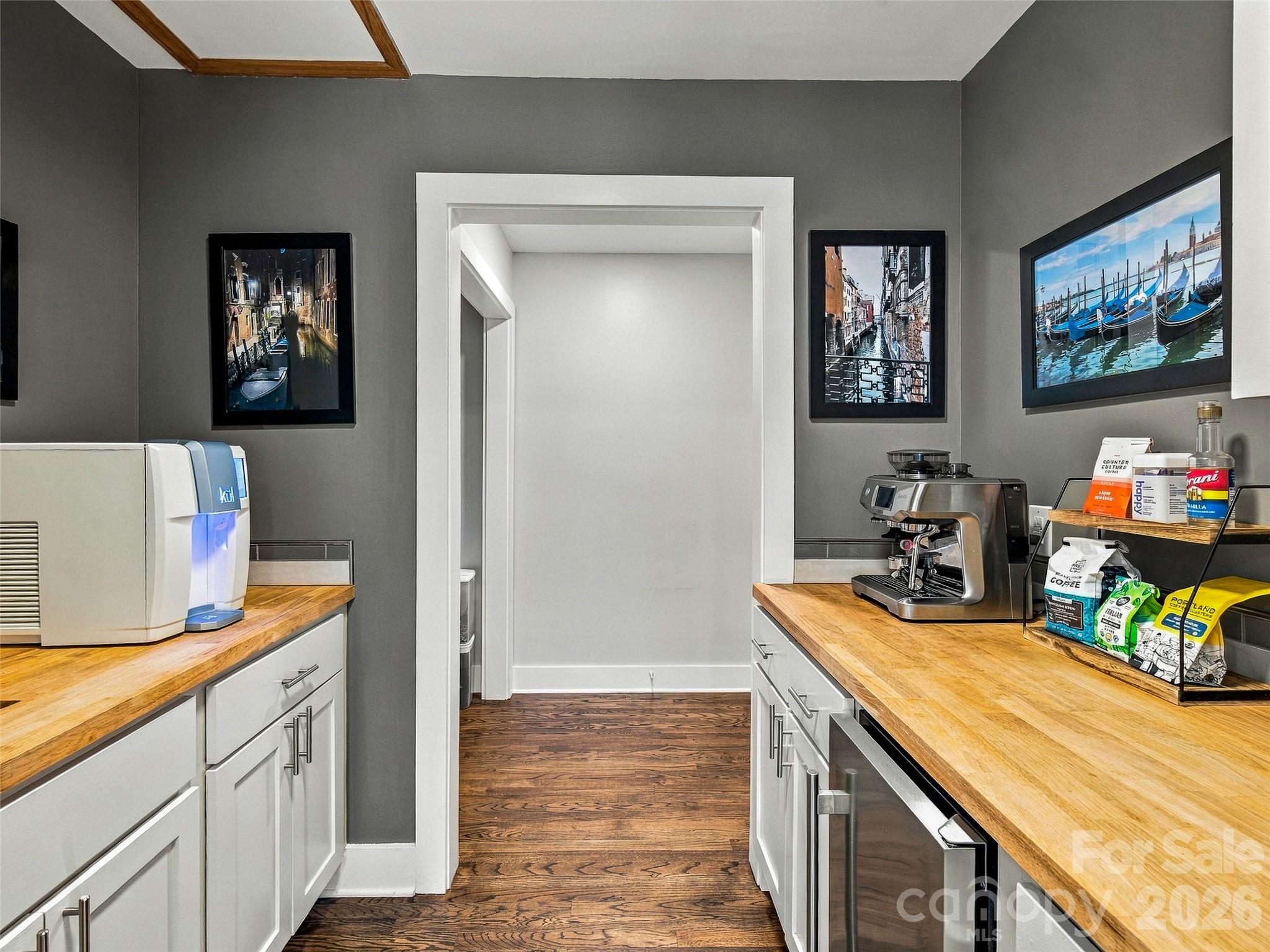 Wonderful coffee nook and beverage center - 21 Peach Knob Drive, Asheville