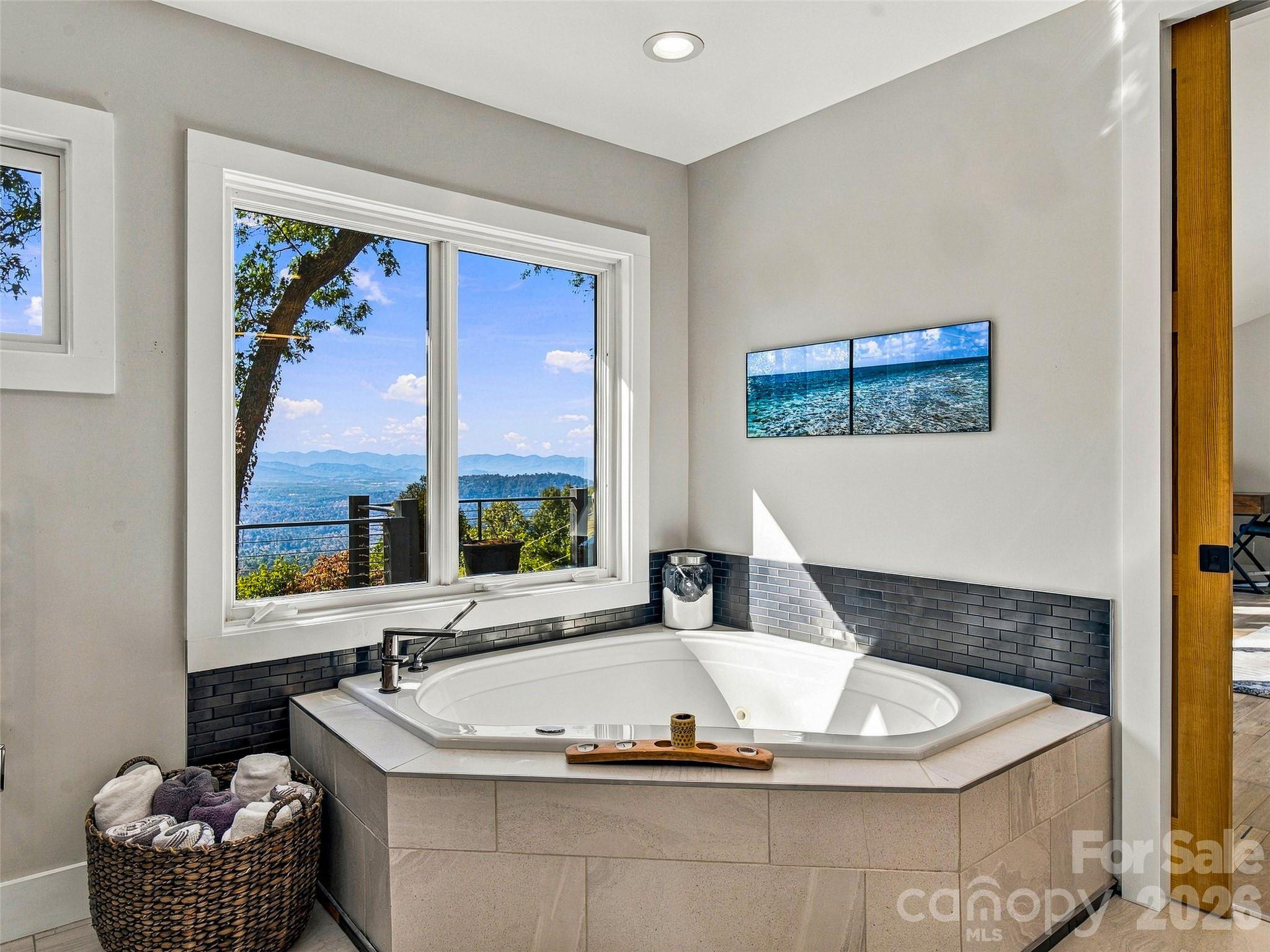 Relax with a view - 21 Peach Knob Drive, Asheville