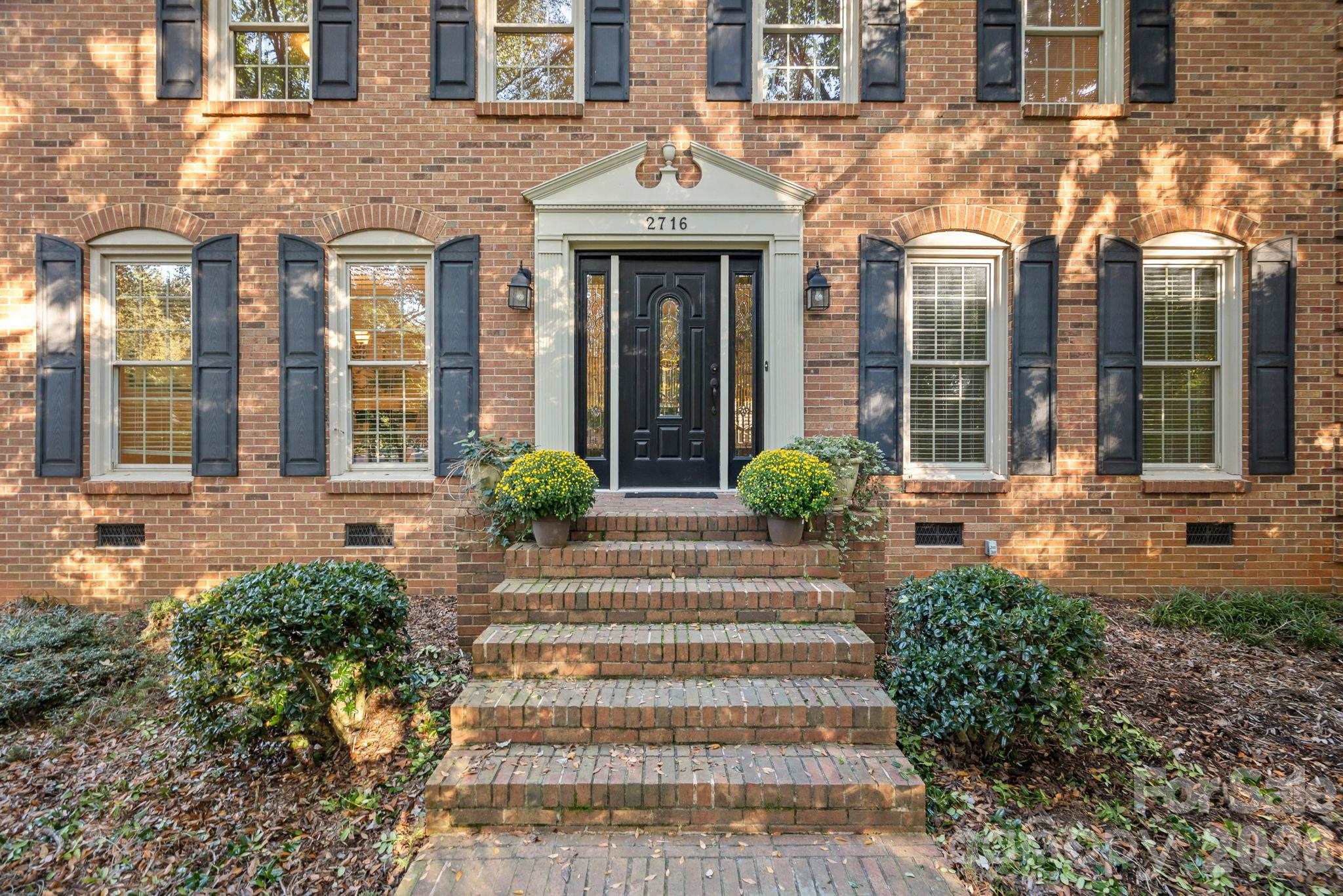 Single Family Residence at 2716 Oldenway Drive, Charlotte, photo 2 of 45