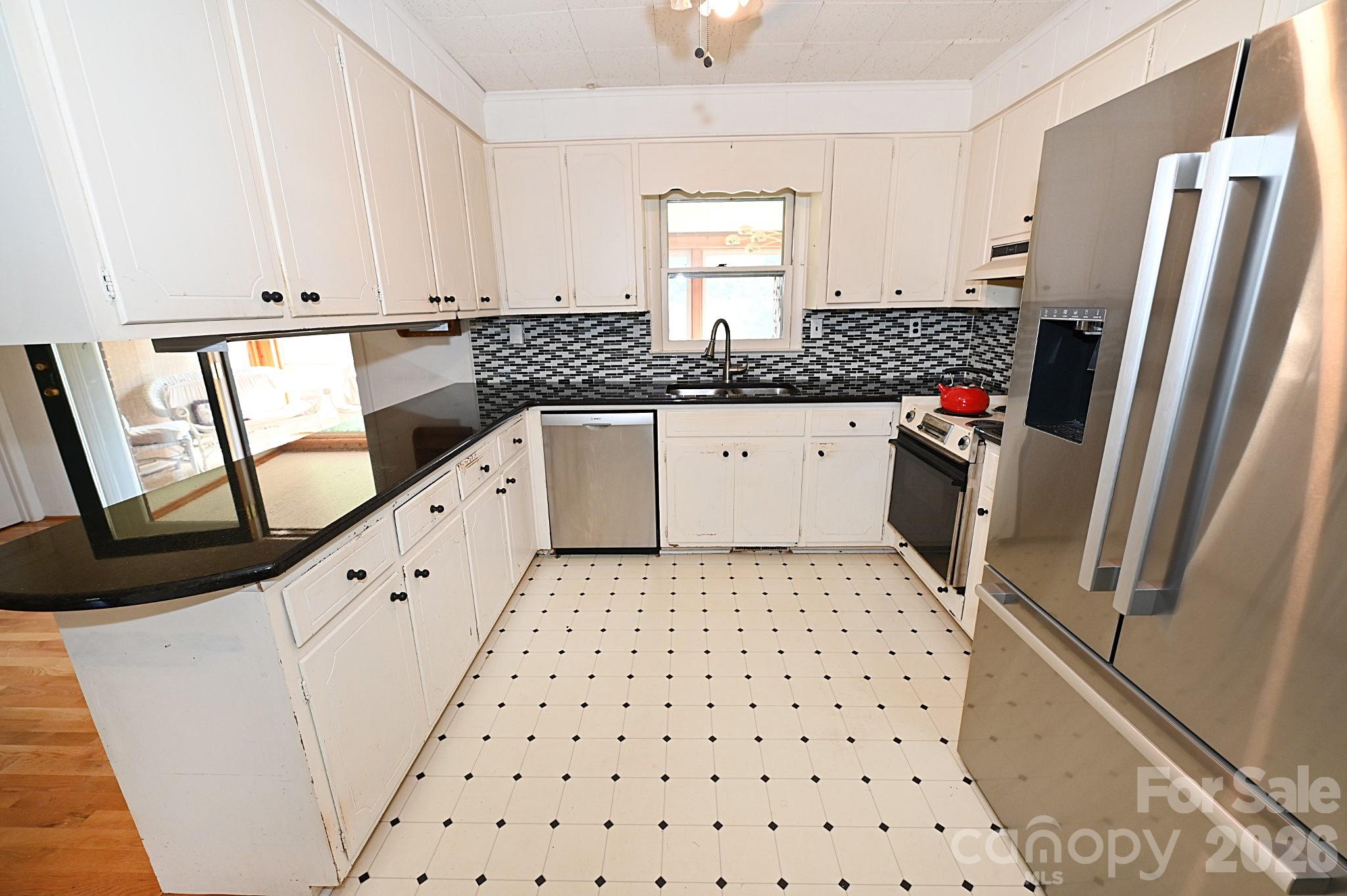 Single Family Residence at 7320 Old Laurel Road, Hickory, photo 4 of 22