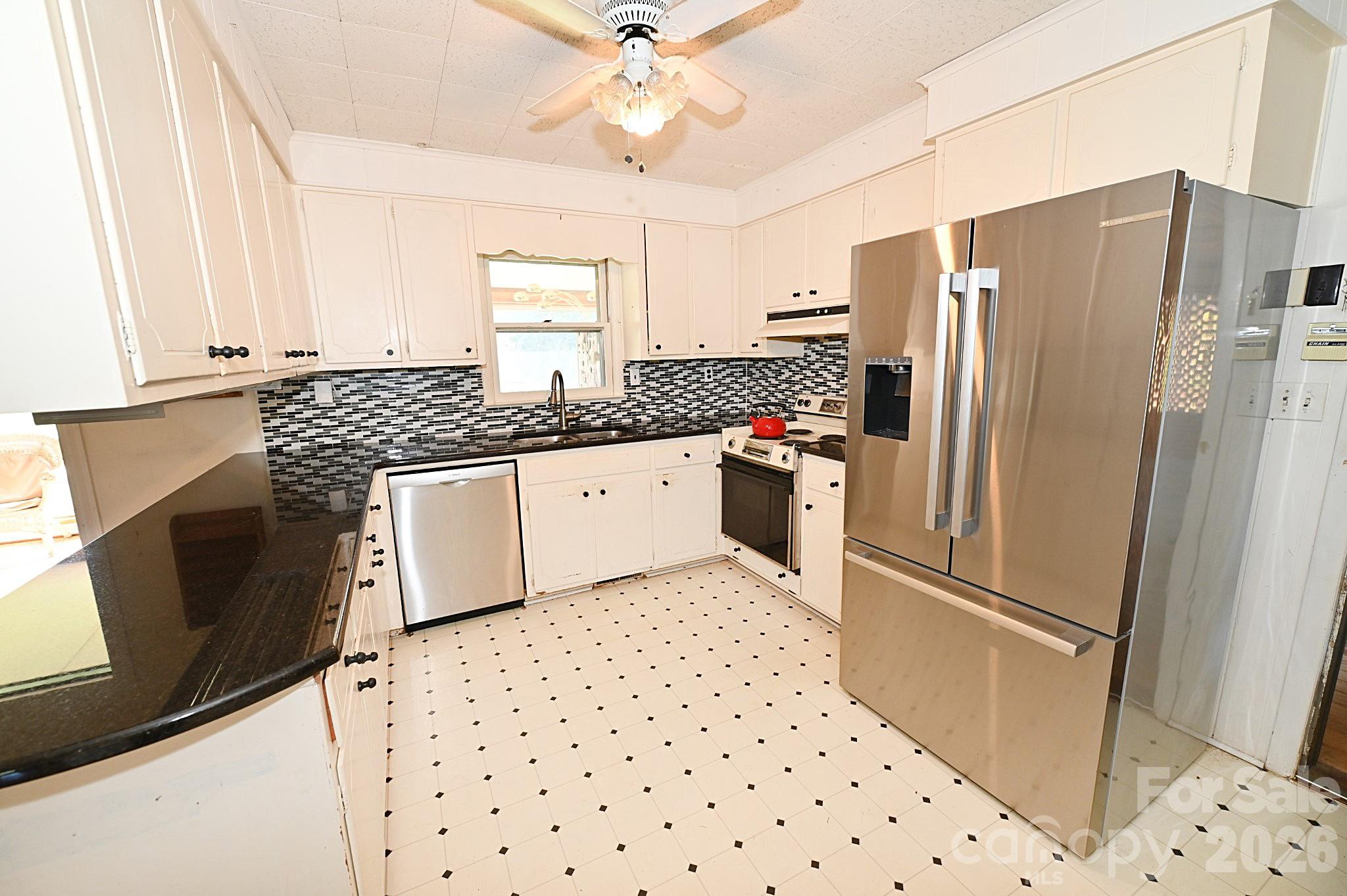 Single Family Residence at 7320 Old Laurel Road, Hickory, photo 5 of 22
