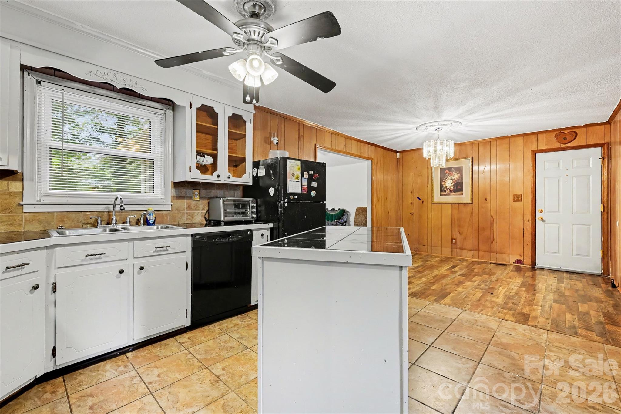 Single Family Residence at 393 Carson Drive, Gastonia, photo 8 of 22