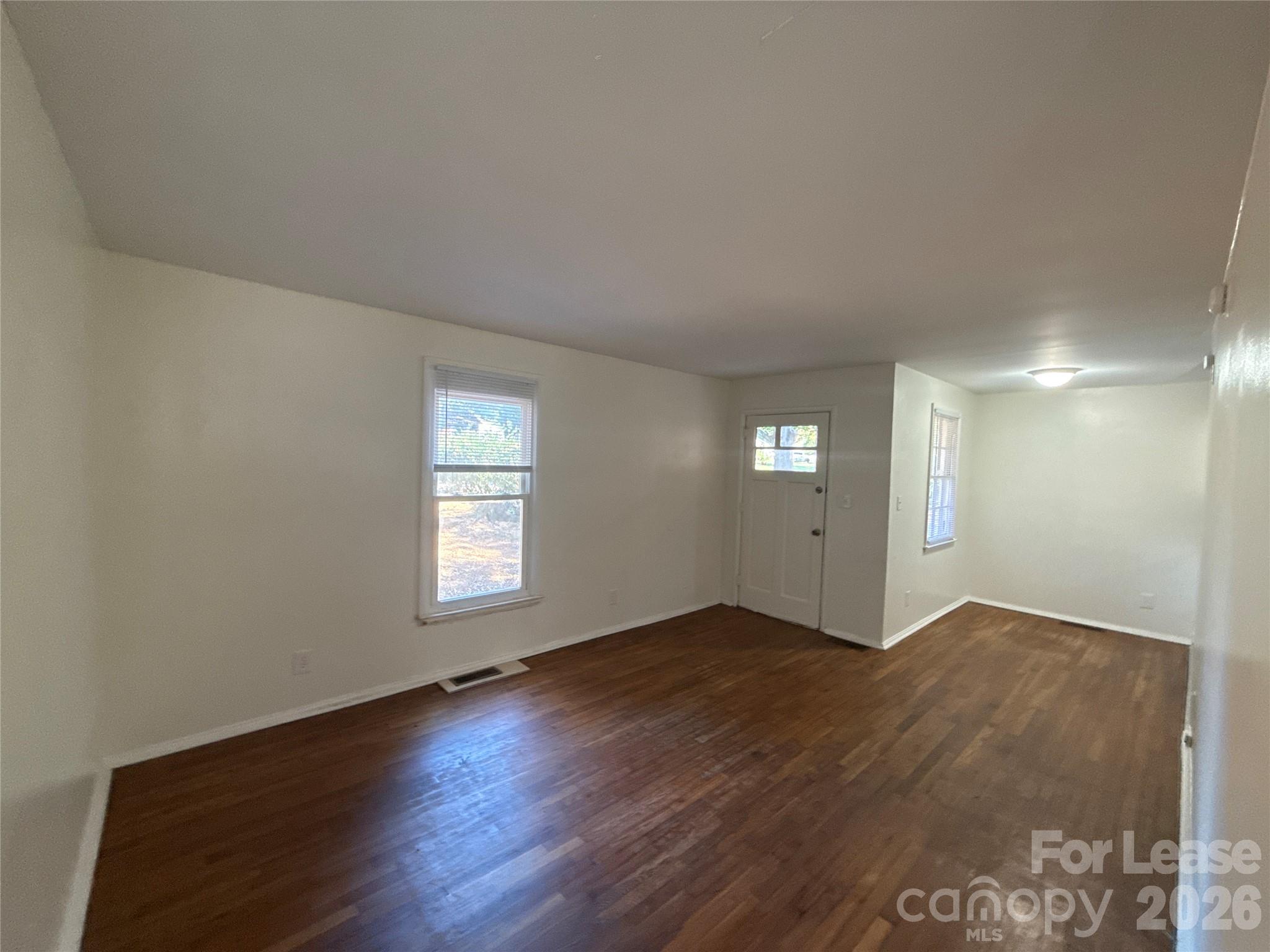 Single Family Residence at 5135 Grapevine Drive, Charlotte, photo 2 of 14