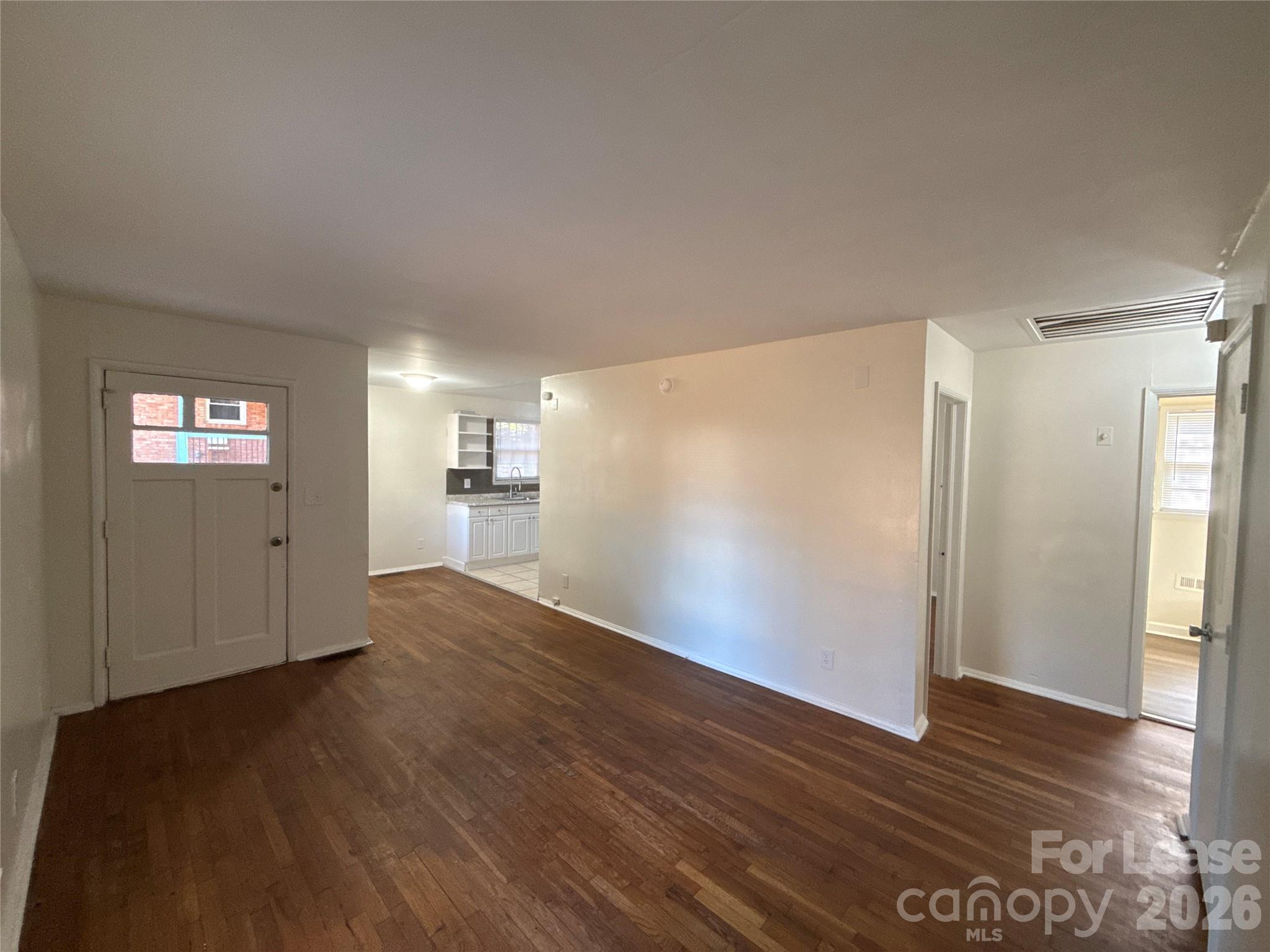 Single Family Residence at 5135 Grapevine Drive, Charlotte, photo 3 of 14