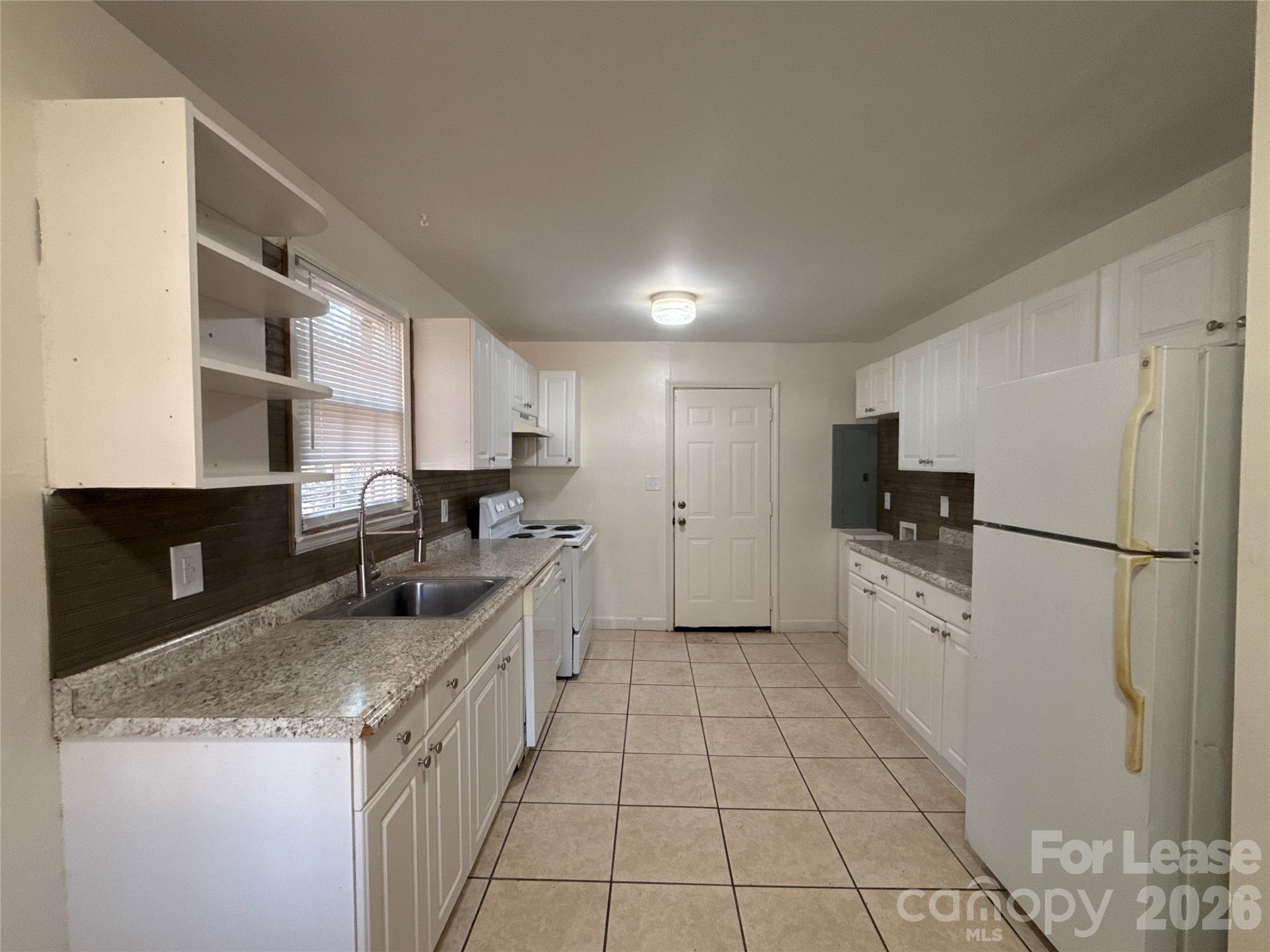 Single Family Residence at 5135 Grapevine Drive, Charlotte, photo 5 of 14