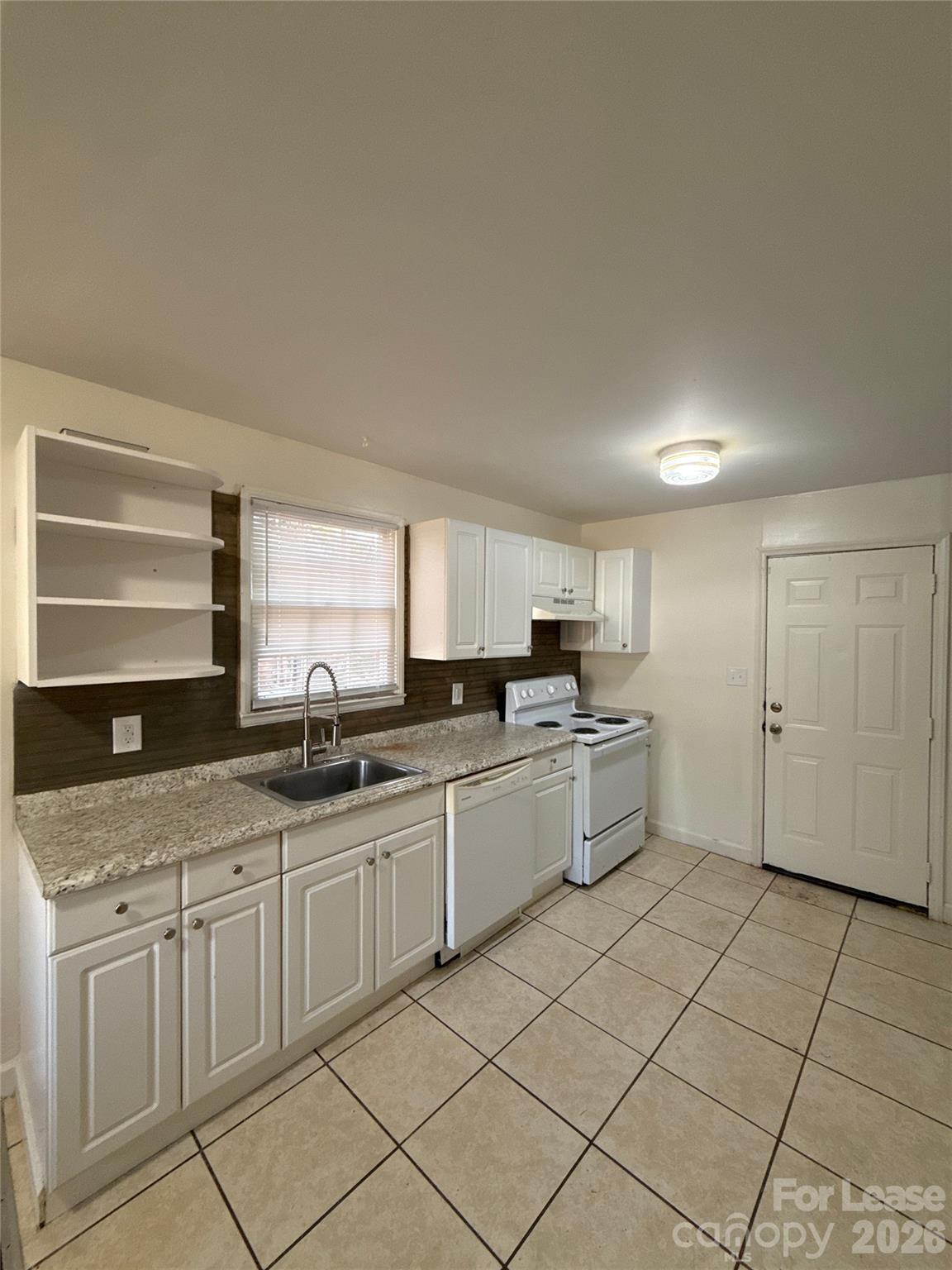 Single Family Residence at 5135 Grapevine Drive, Charlotte, photo 6 of 14