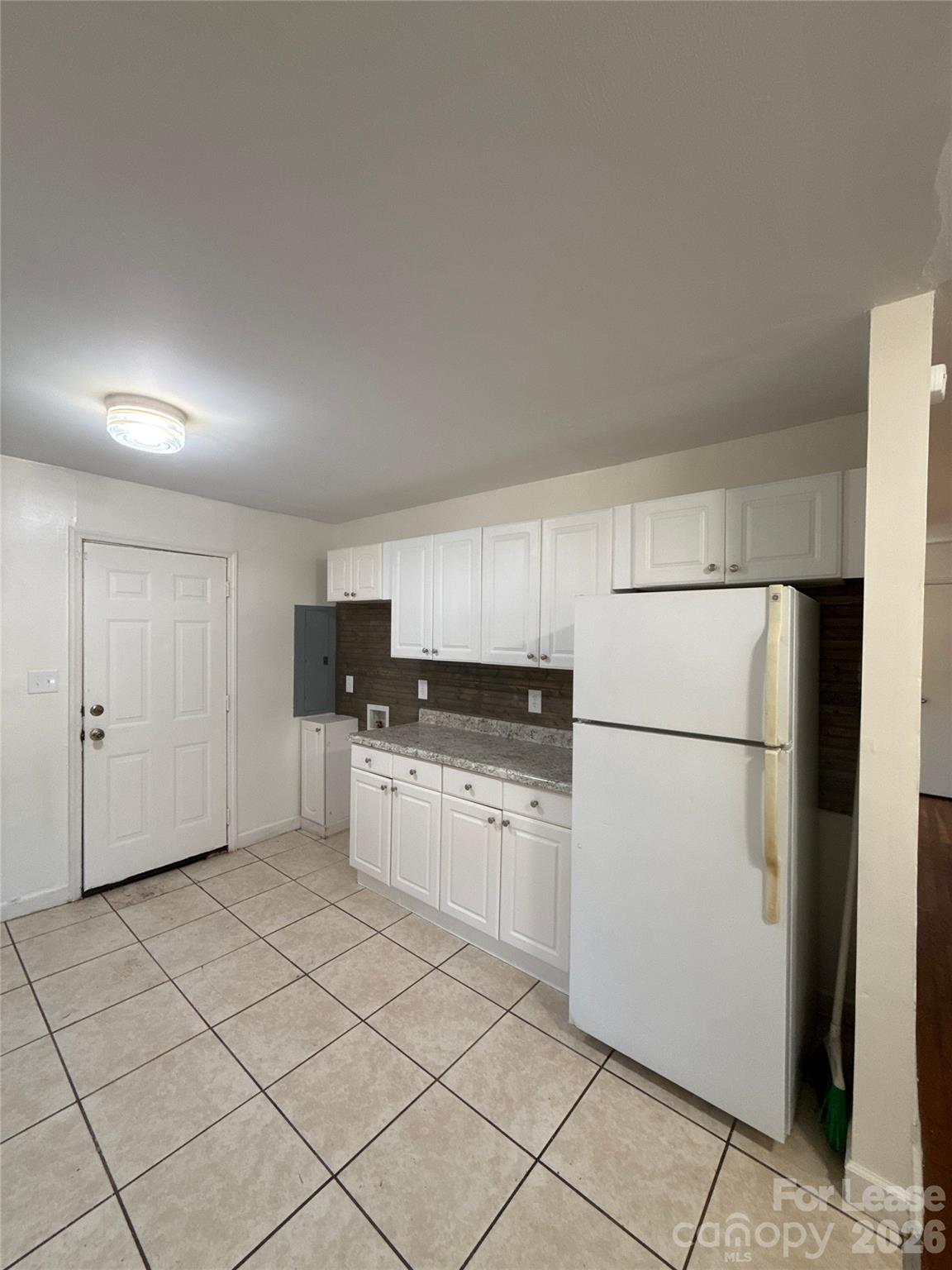 Single Family Residence at 5135 Grapevine Drive, Charlotte, photo 7 of 14