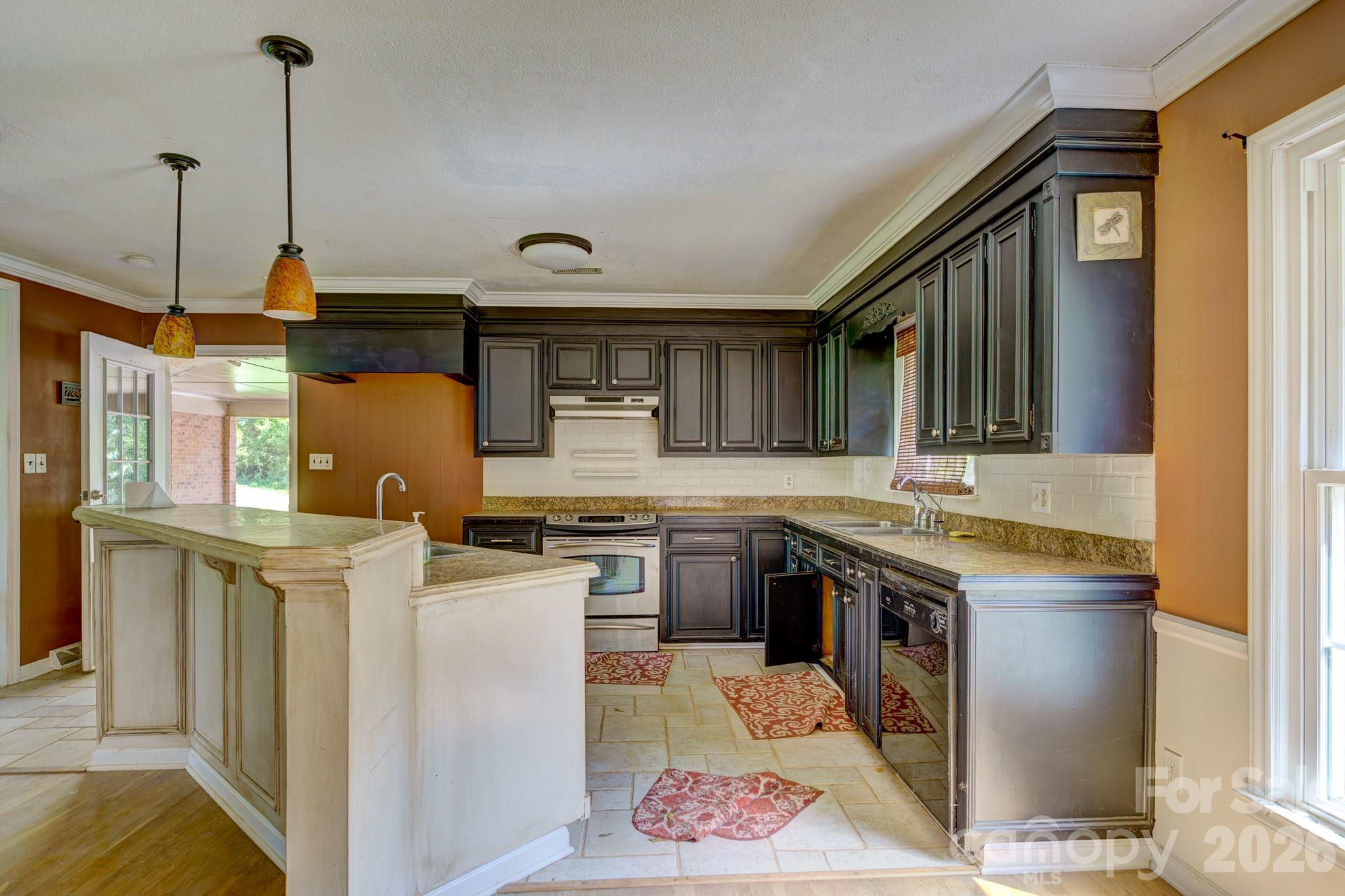 Single Family Residence at 205 Forest Dellinger Road, Bessemer City, photo 4 of 21