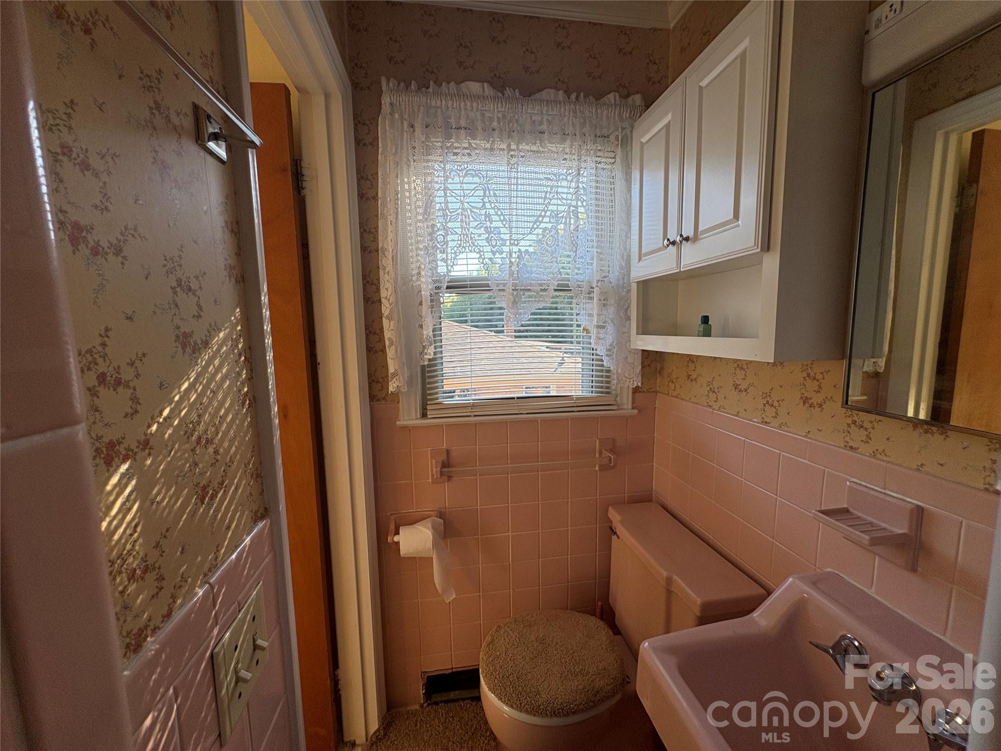 Primary bathroom - 94 Tulip Avenue, Concord
