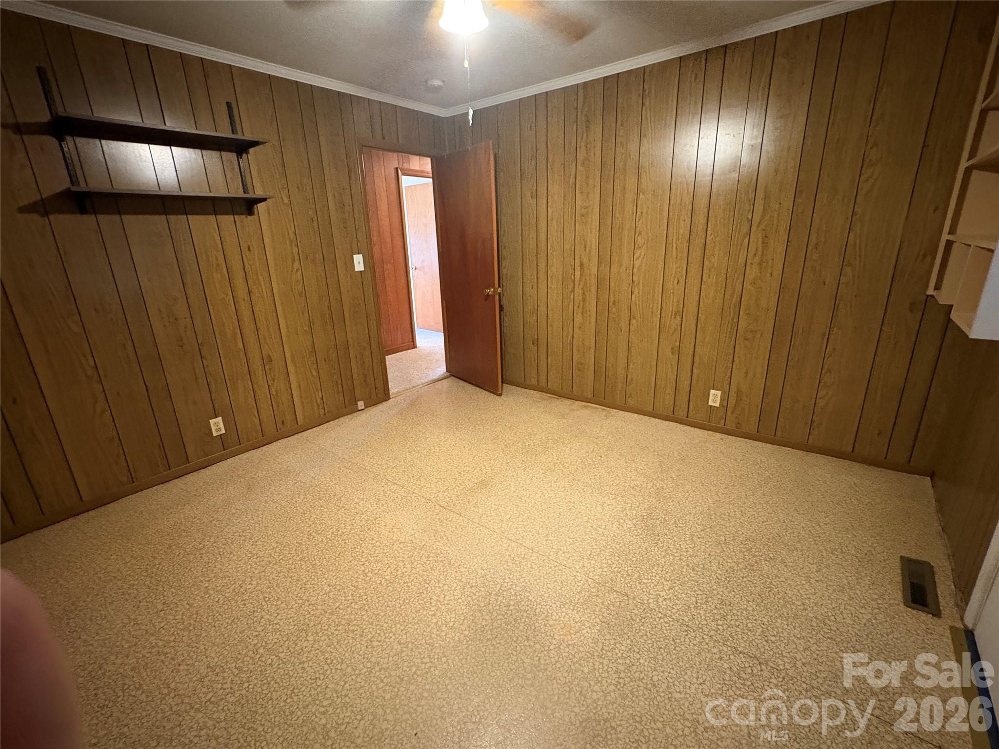 Bedroom 3 to hallway - 94 Tulip Avenue, Concord