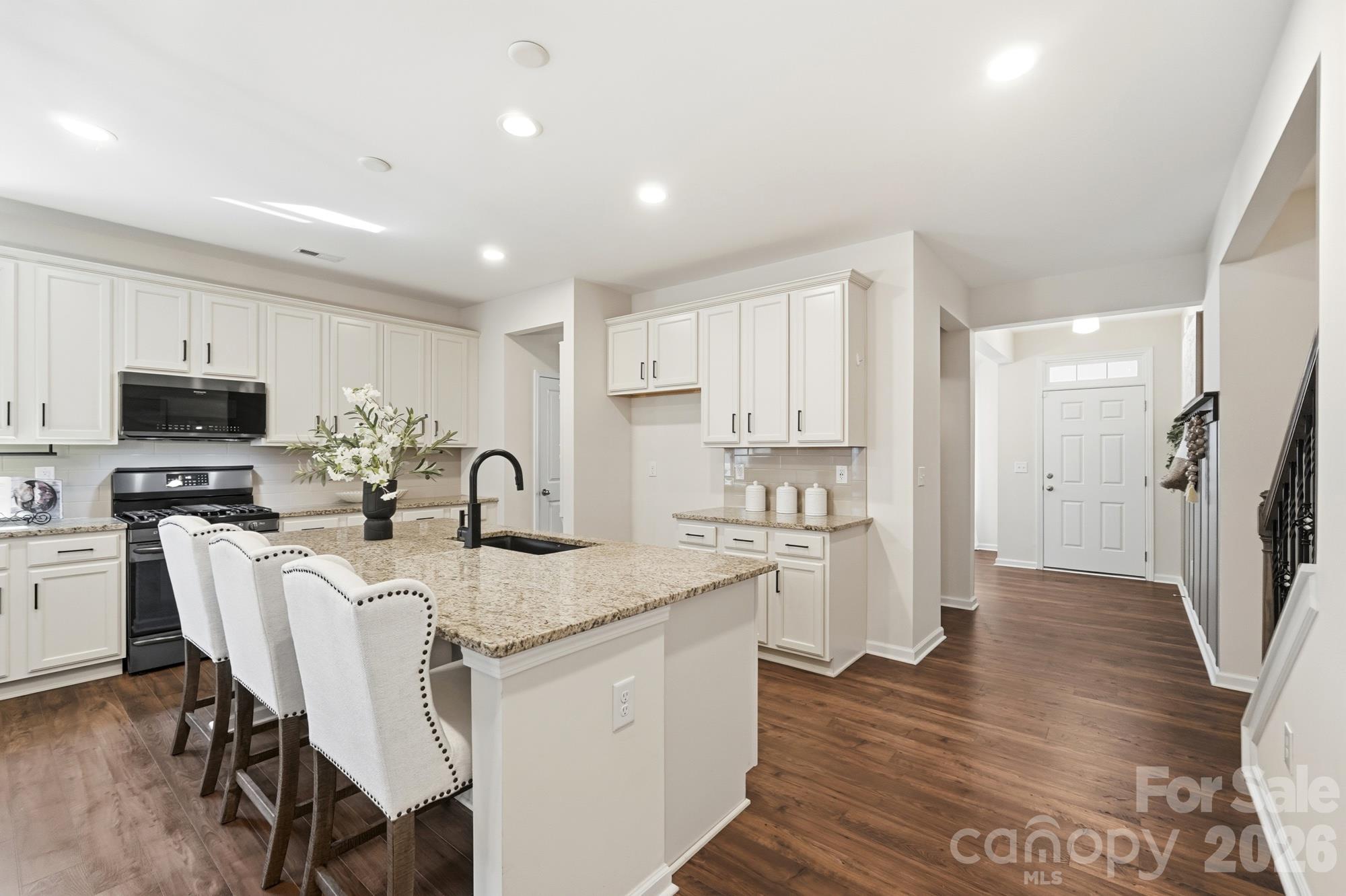 Single Family Residence at 7656 Tanglewood Way, Denver, photo 6 of 48