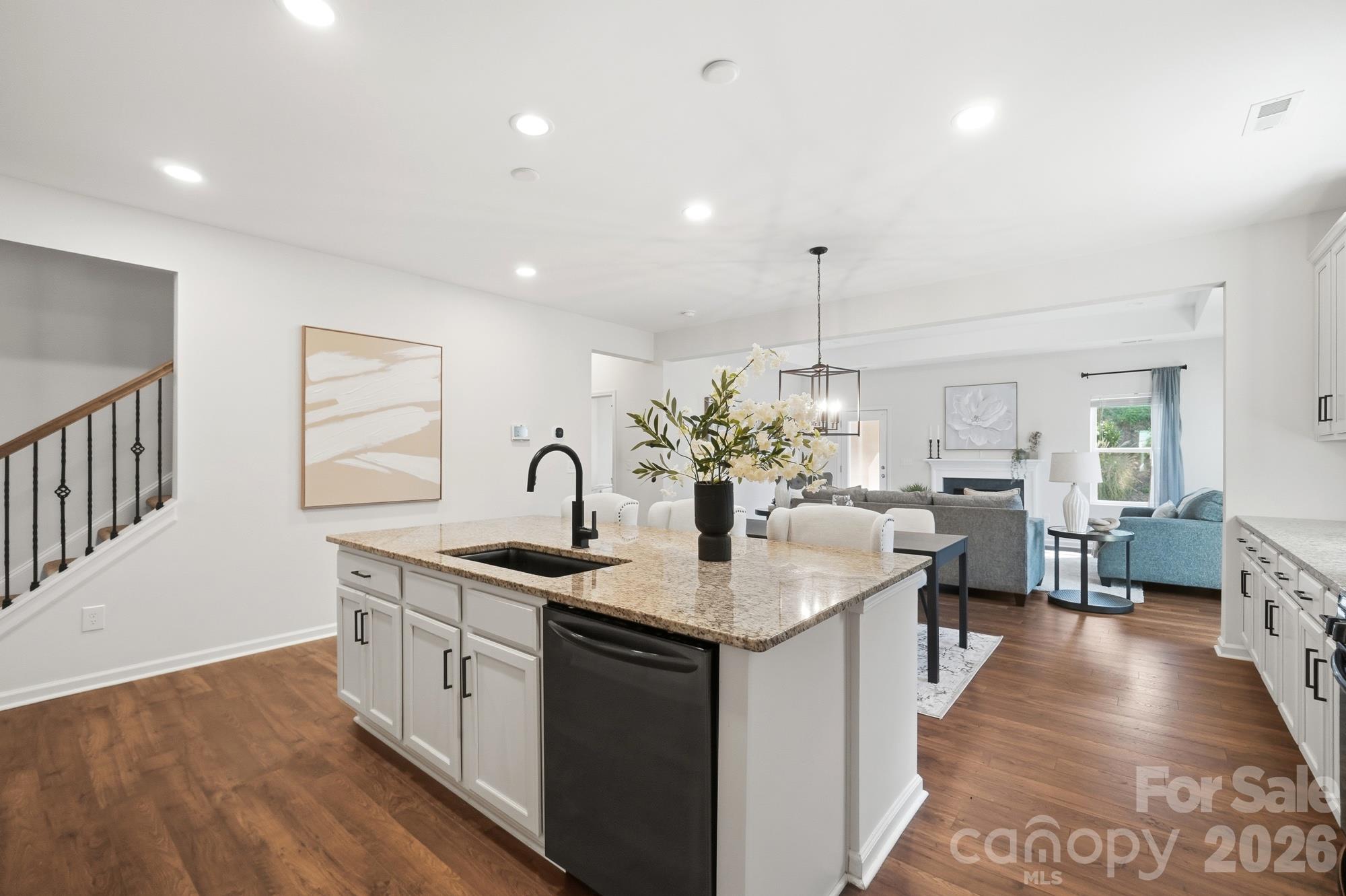 Single Family Residence at 7656 Tanglewood Way, Denver, photo 8 of 48