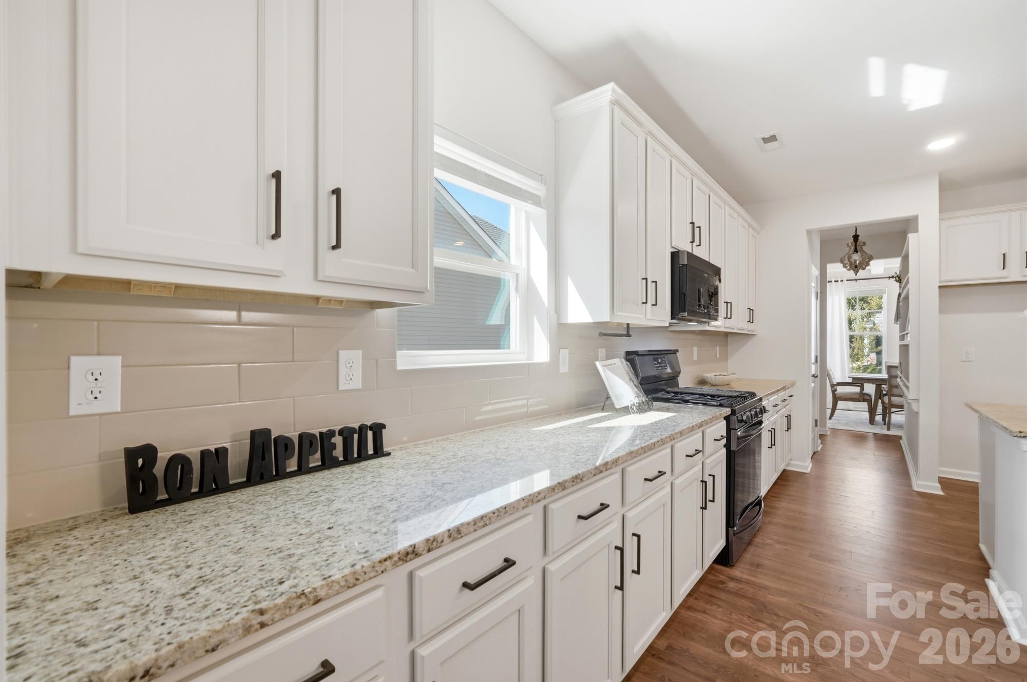 Single Family Residence at 7656 Tanglewood Way, Denver, photo 11 of 48