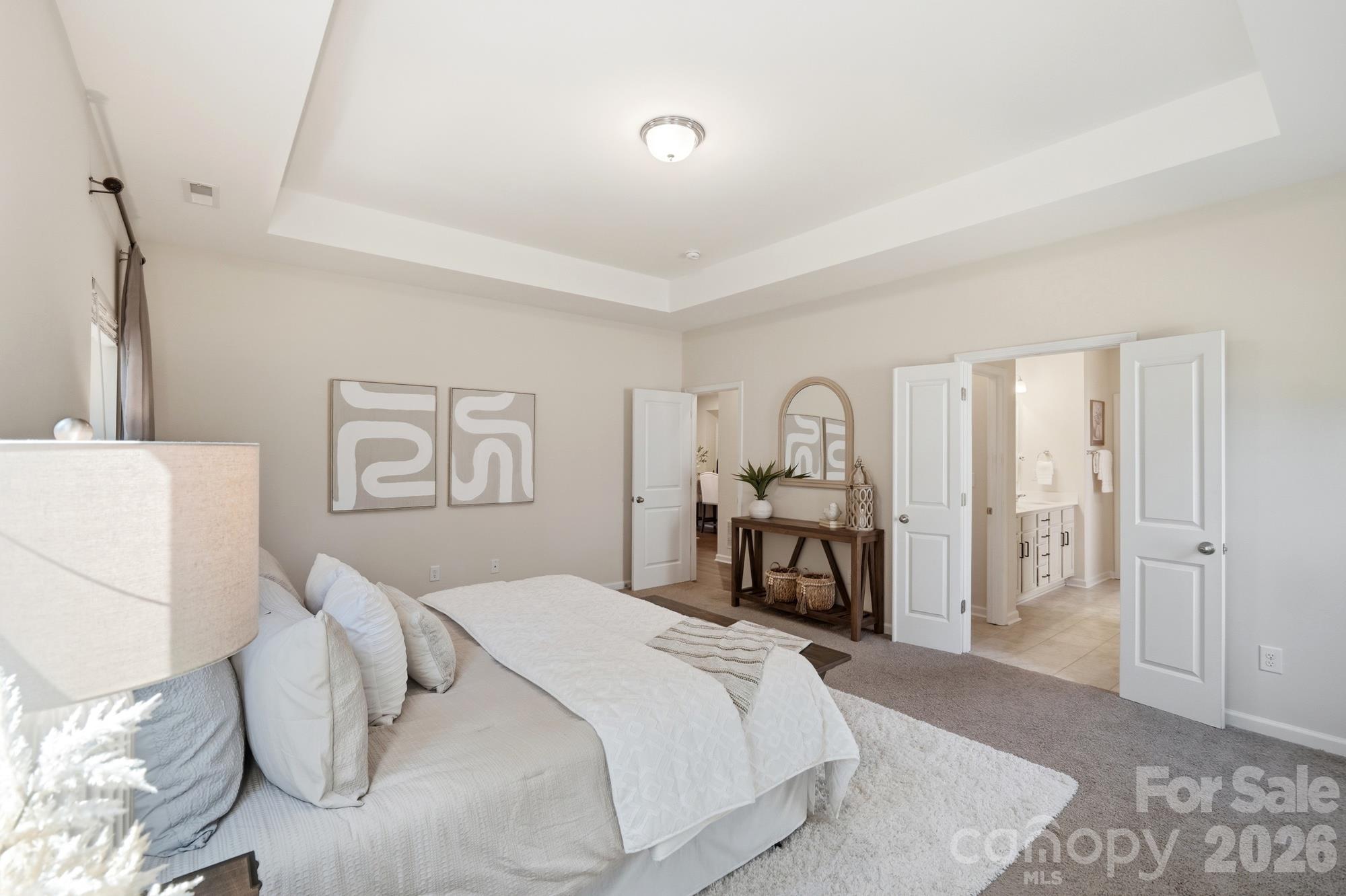 Large primary suite with tray ceiling - 7656 Tanglewood Way, Denver