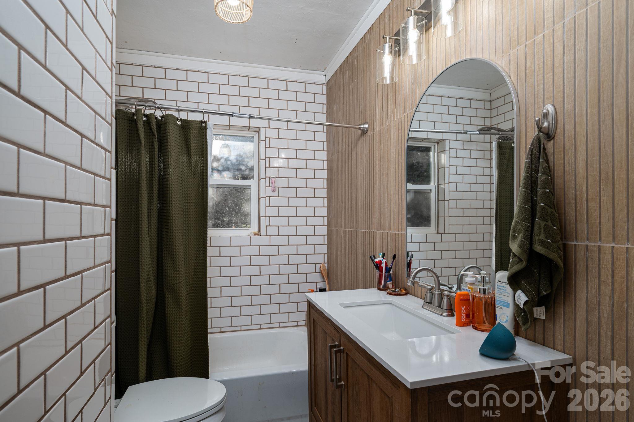 Single Family Residence at 407 3rd Avenue SE, Hickory, photo 10 of 21