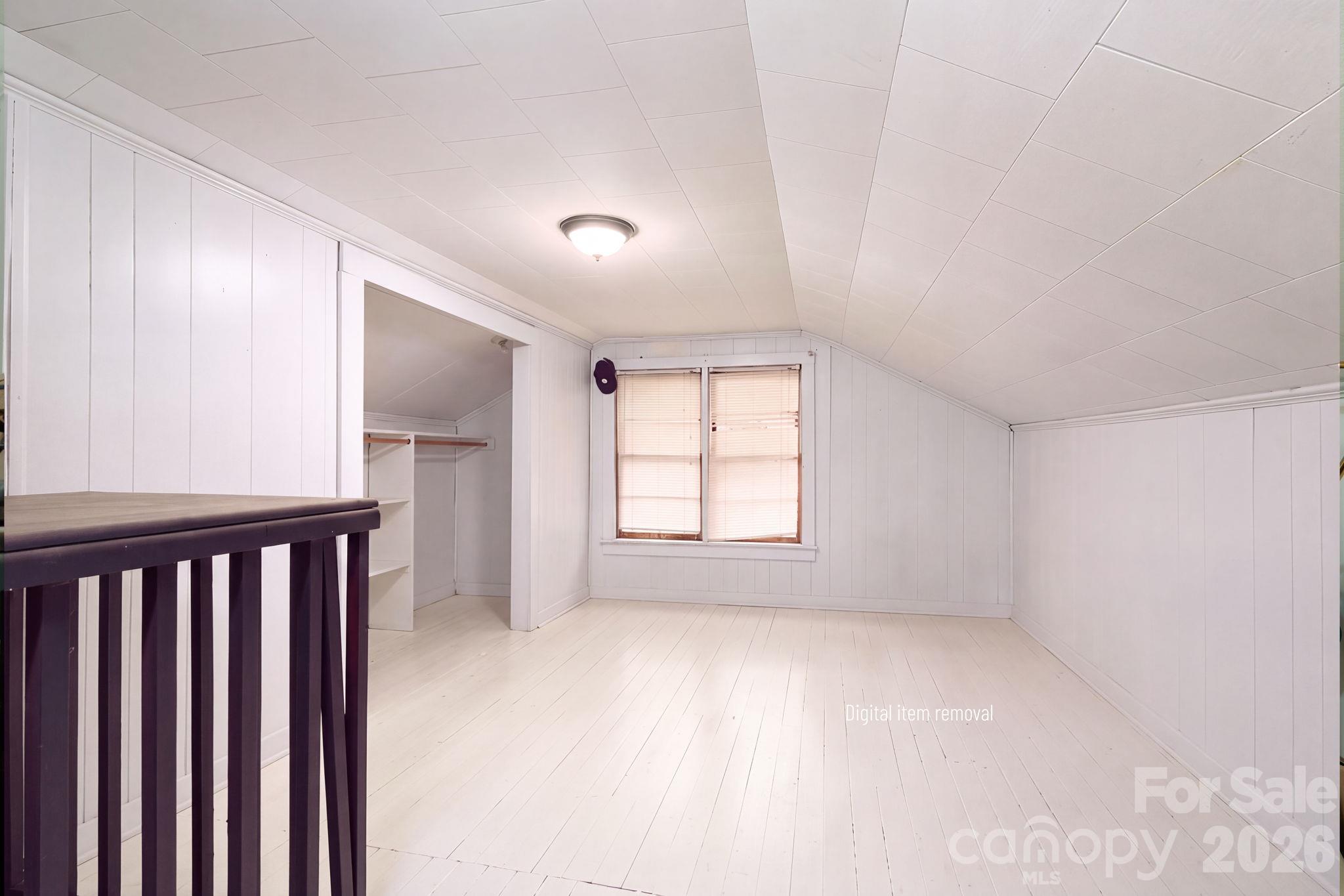 Viral staging attic - 407 3rd Avenue SE, Hickory