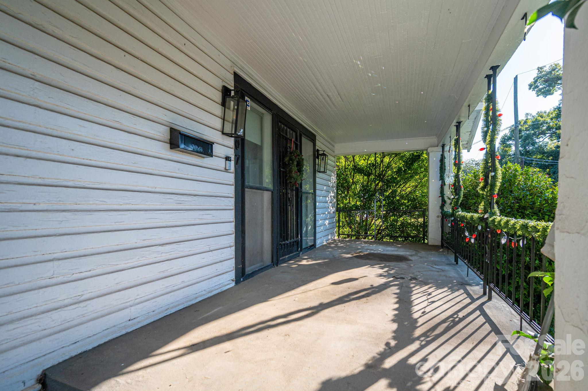 Large front porch - 407 3rd Avenue SE, Hickory