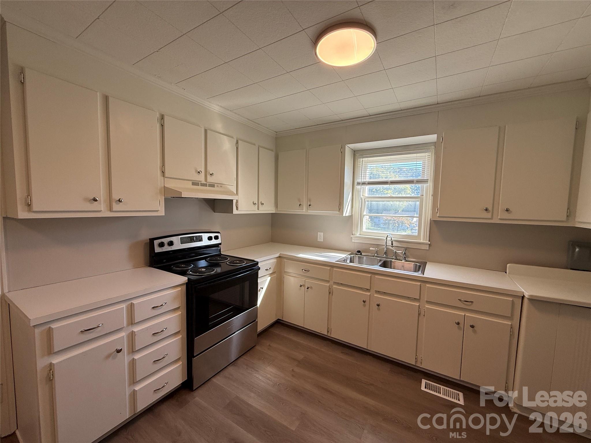 Single Family Residence at 113 Garrison Drive, Belmont, photo 5 of 14