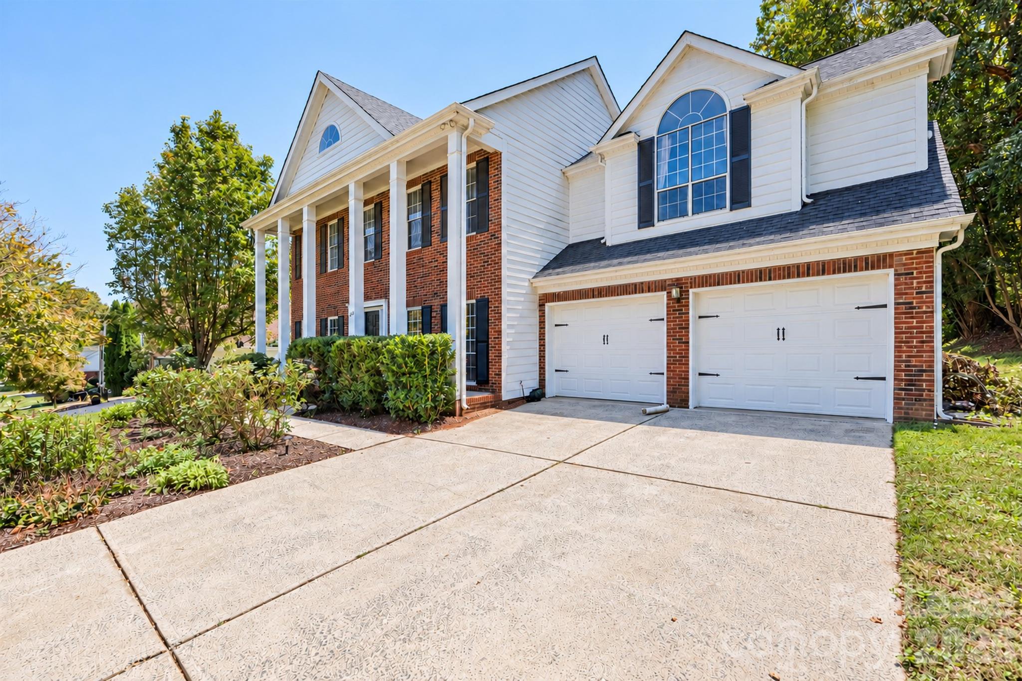 Single Family Residence at 9106 Torrence Crossing Drive, Huntersville, photo 2 of 36