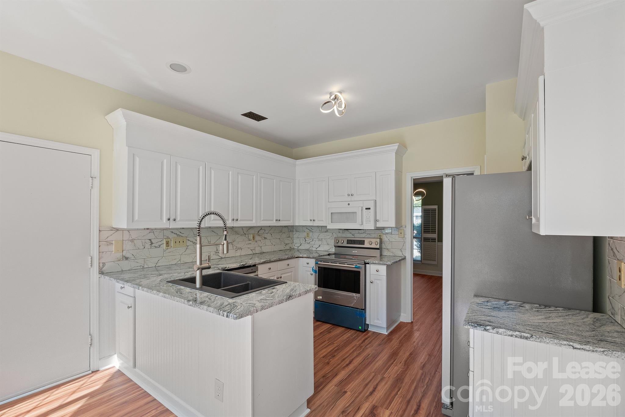 Single Family Residence at 9106 Torrence Crossing Drive, Huntersville, photo 12 of 36