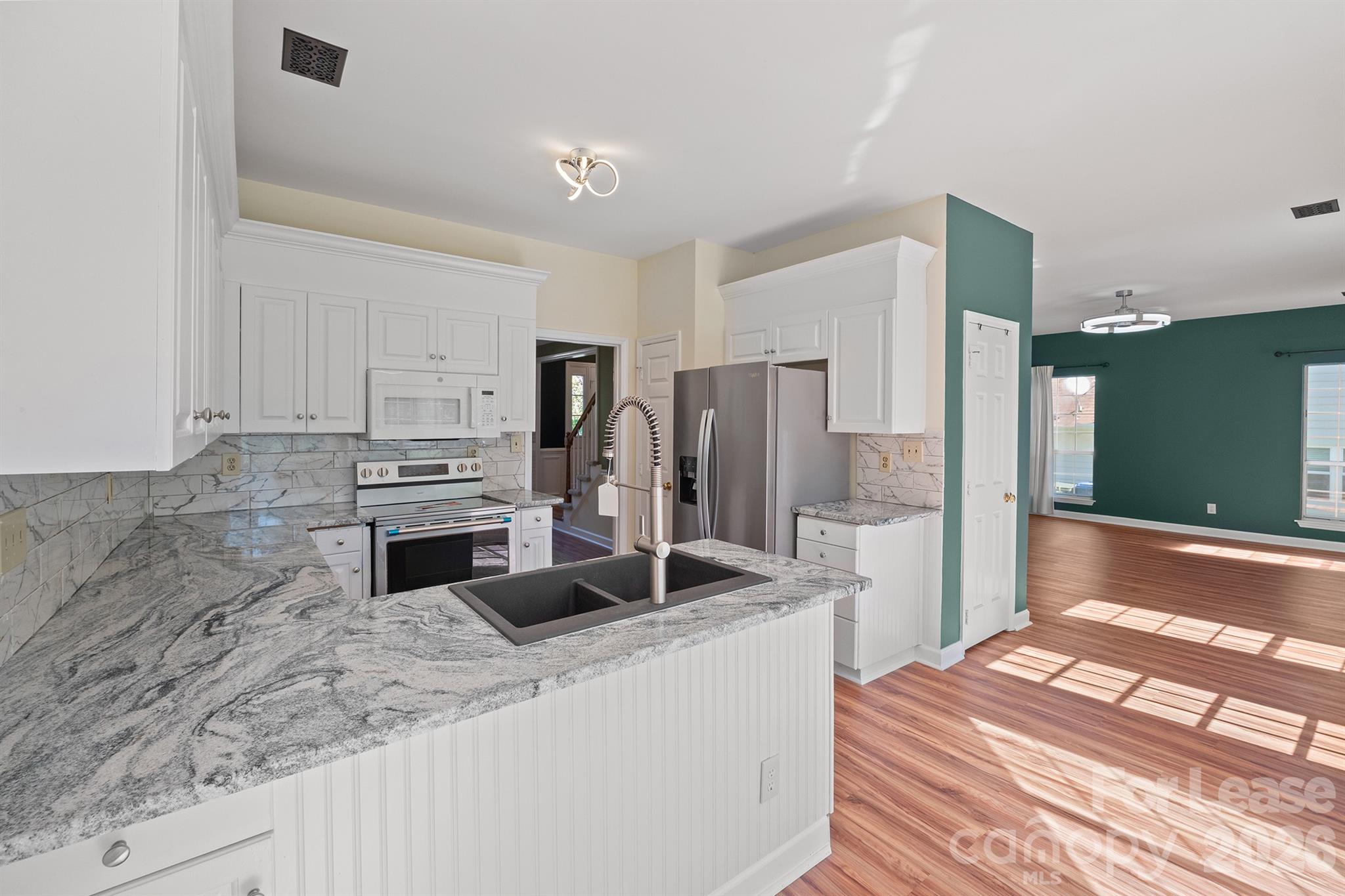 Single Family Residence at 9106 Torrence Crossing Drive, Huntersville, photo 14 of 36