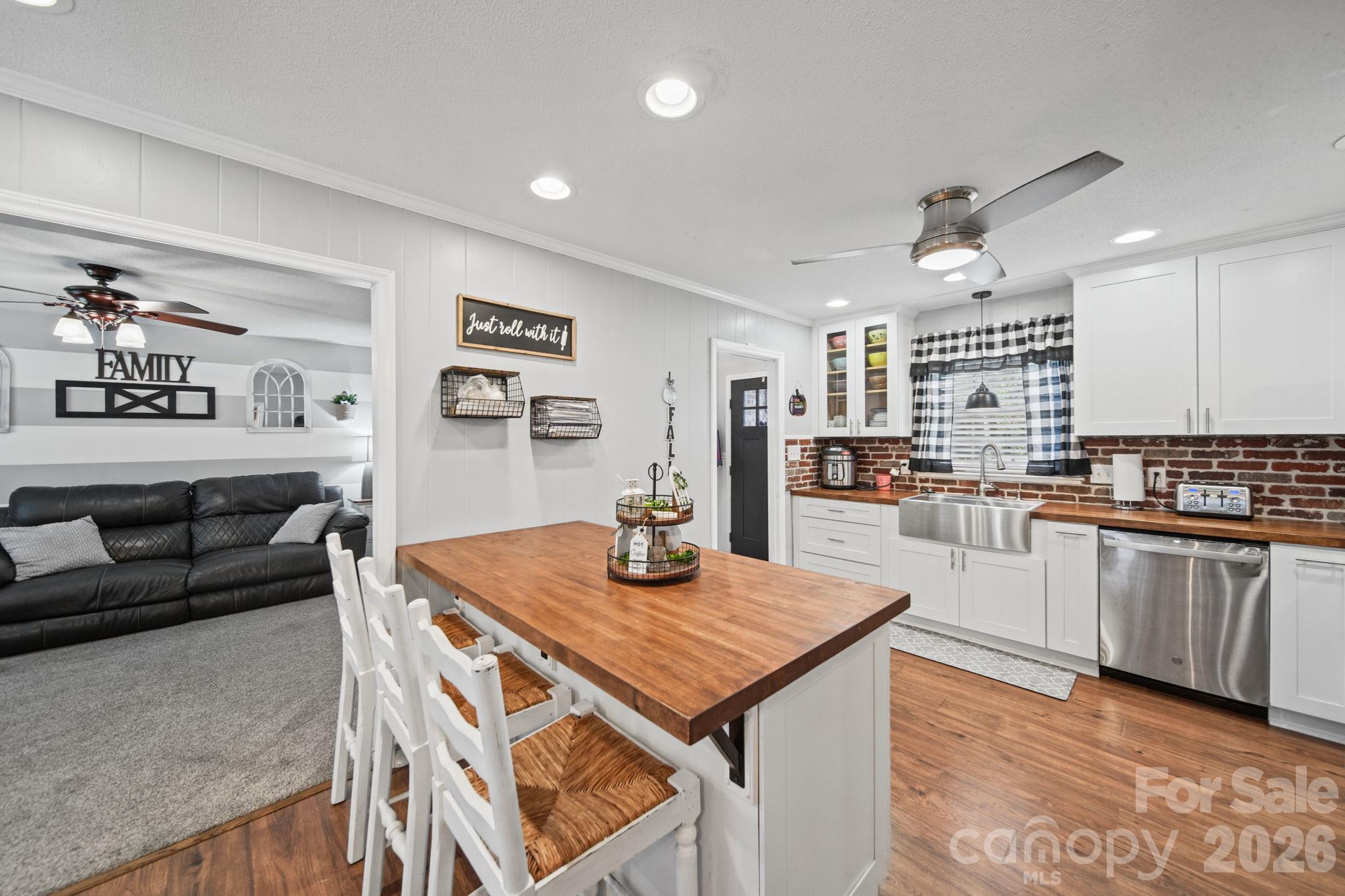 Single Family Residence at 3152 Erskine Drive, Gastonia, photo 17 of 40