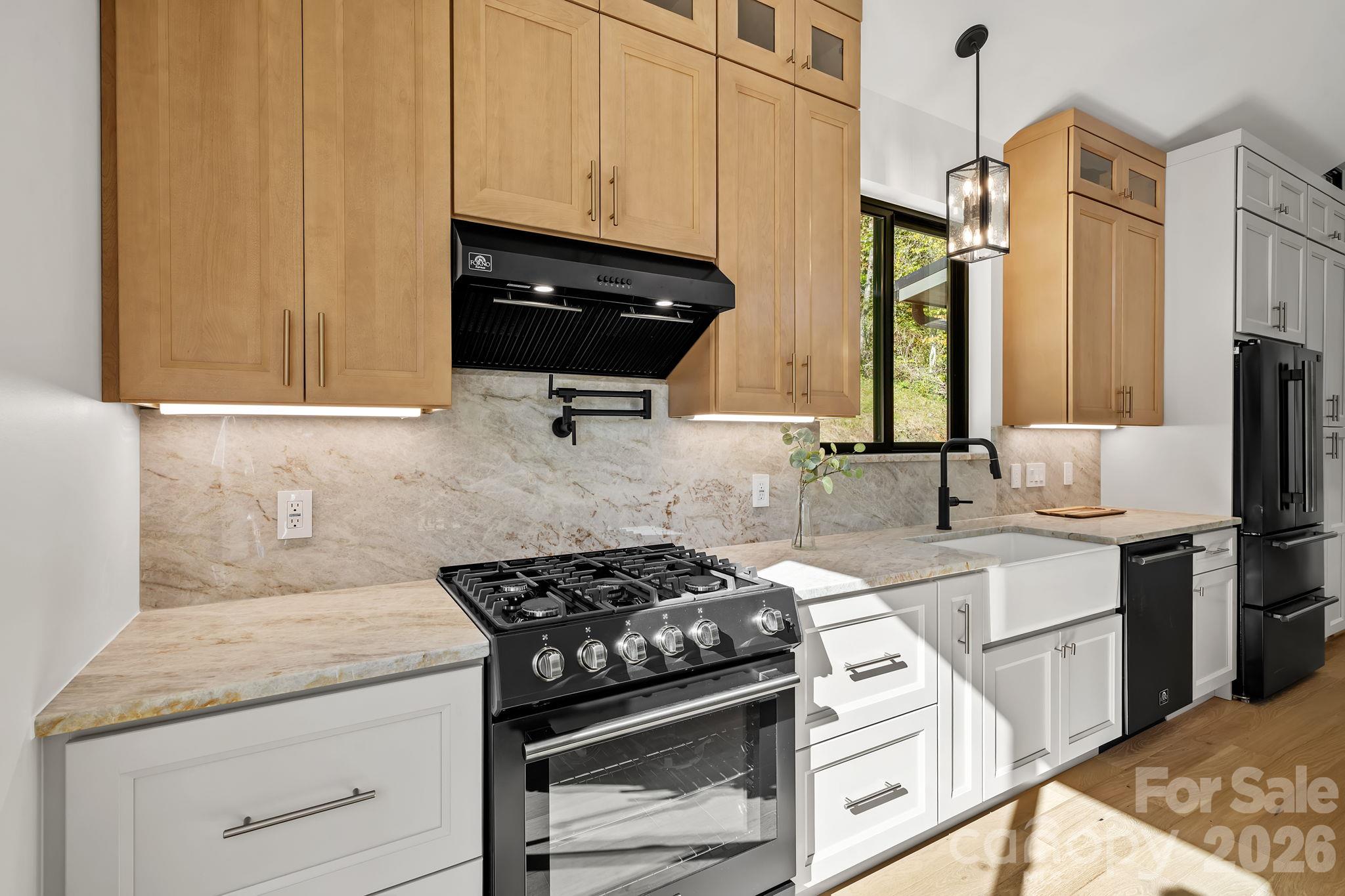 Single Family Residence at 21 Poplar Run Circle, Asheville, photo 14 of 48