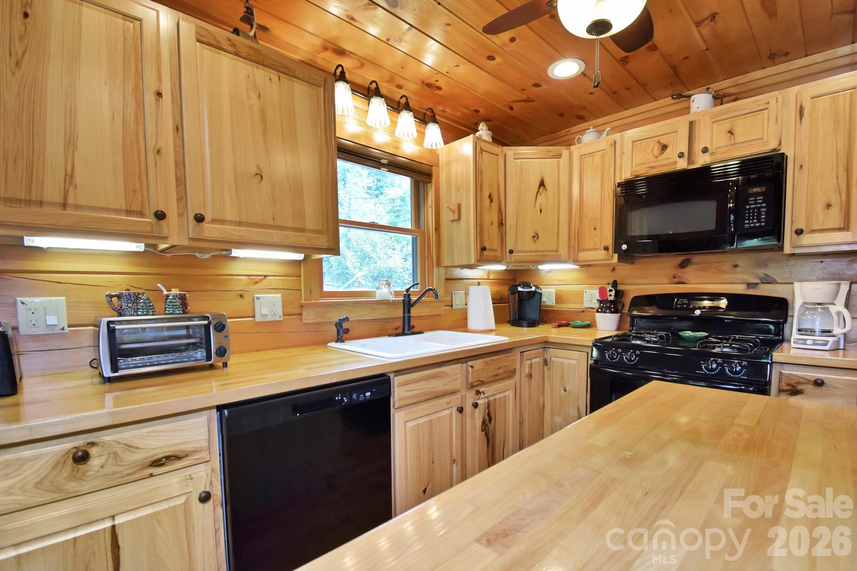 Single Family Residence at 2257 Quiet Creek Lane, Lenoir, photo 10 of 48