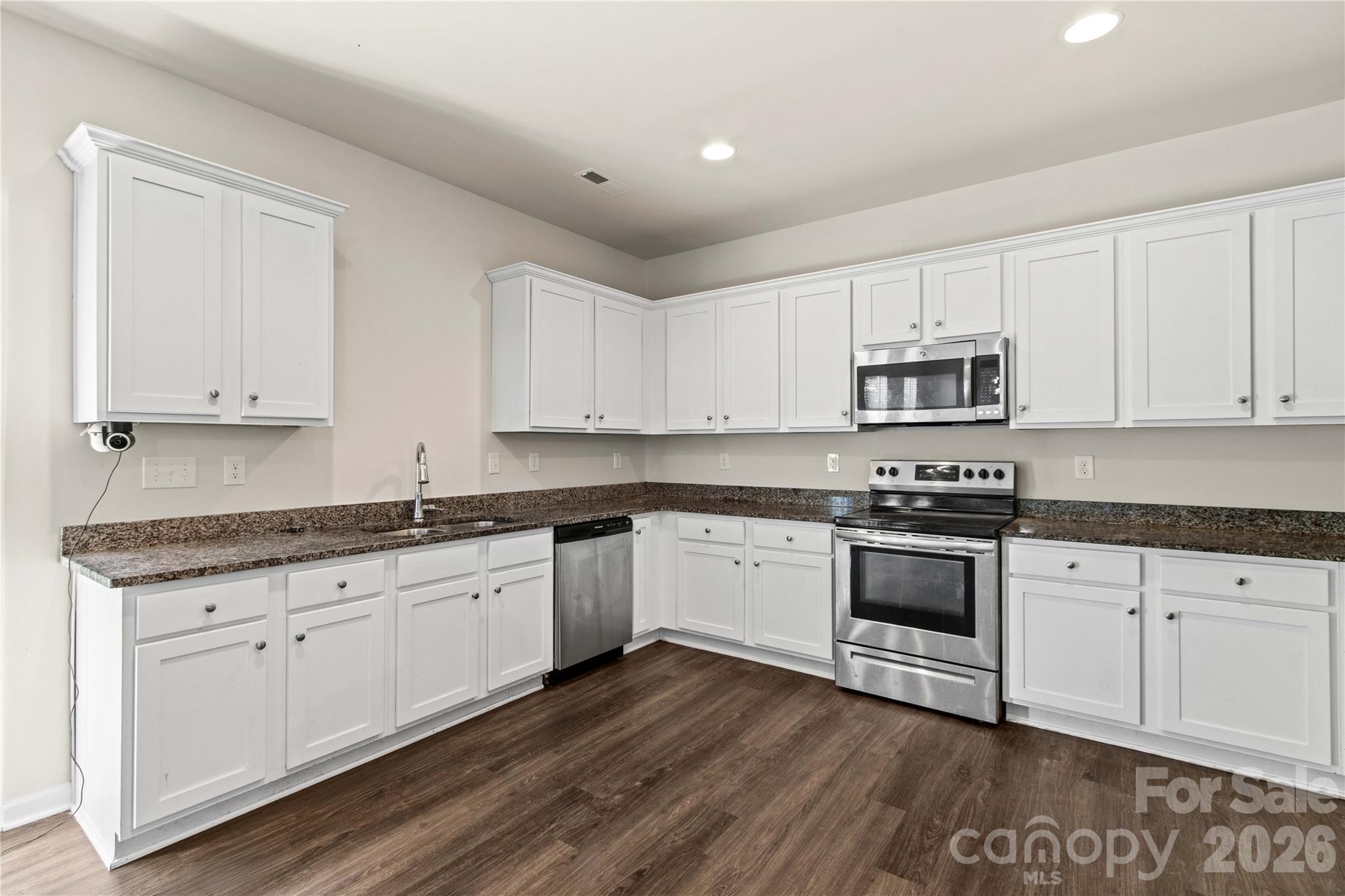 Single Family Residence at 133 Sandtrap Drive, Statesville, photo 9 of 38