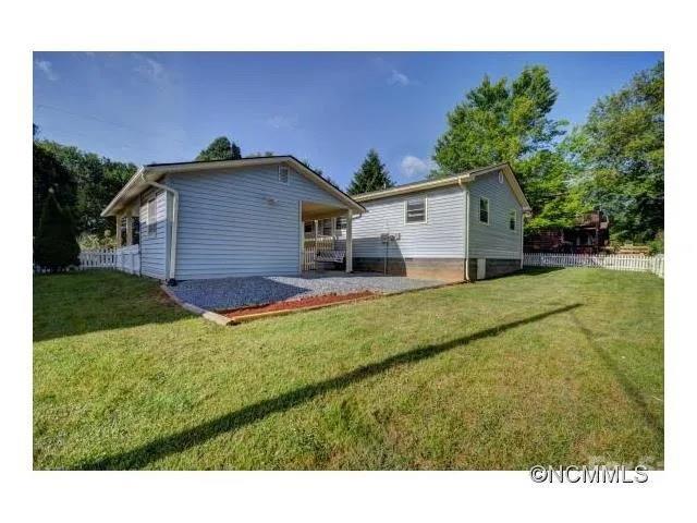 Single Family Residence at 265 Midland Drive, Waynesville, photo 3 of 25