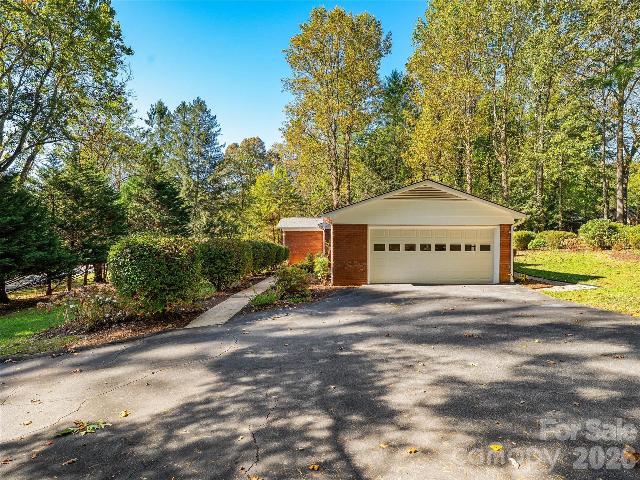 Spacious Two-car Garage - 133 Kent Lane, Hendersonville