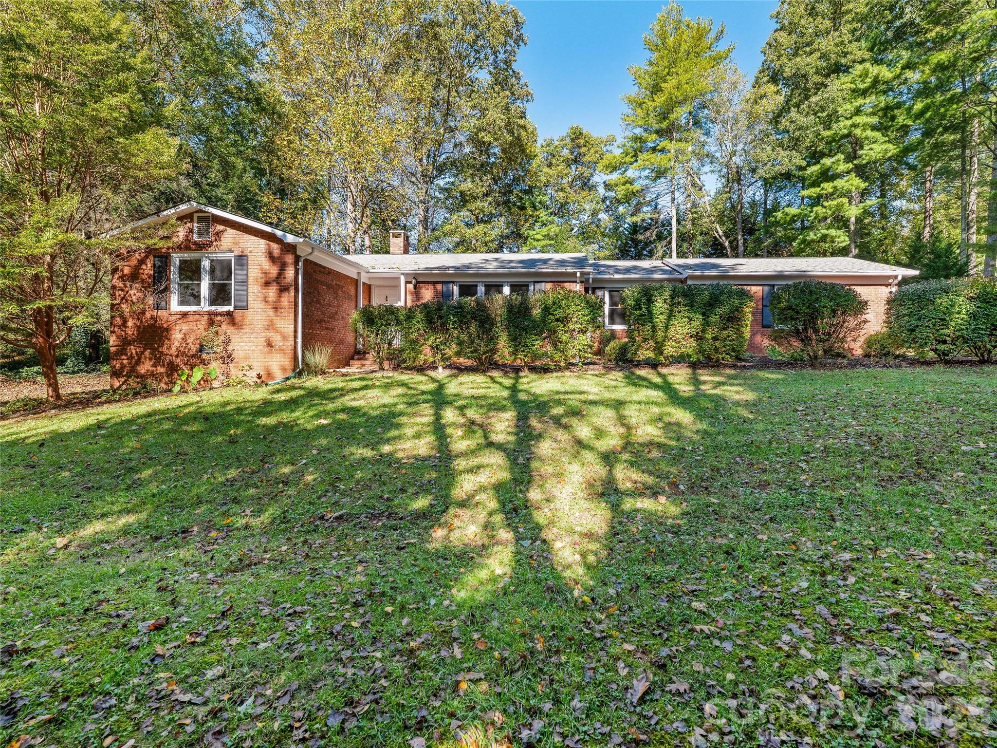 Lush Front Lawn - 133 Kent Lane, Hendersonville