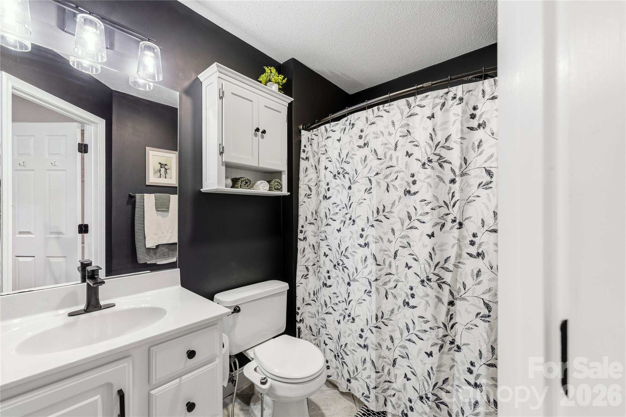 Hall Bathroom - 106 S River Glen Drive, Morganton