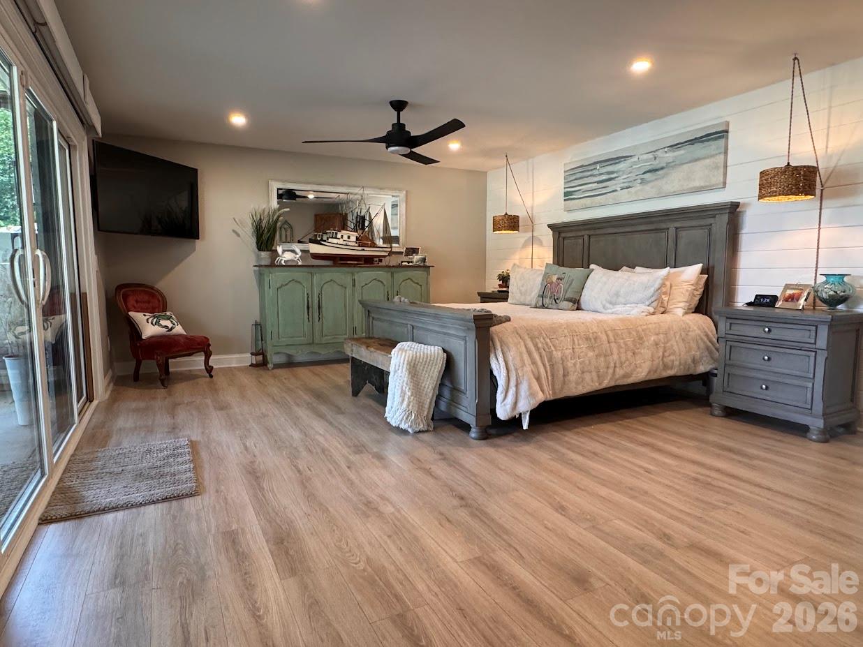 Single Family Residence at 15800 Henry Lane, Huntersville, photo 13 of 48