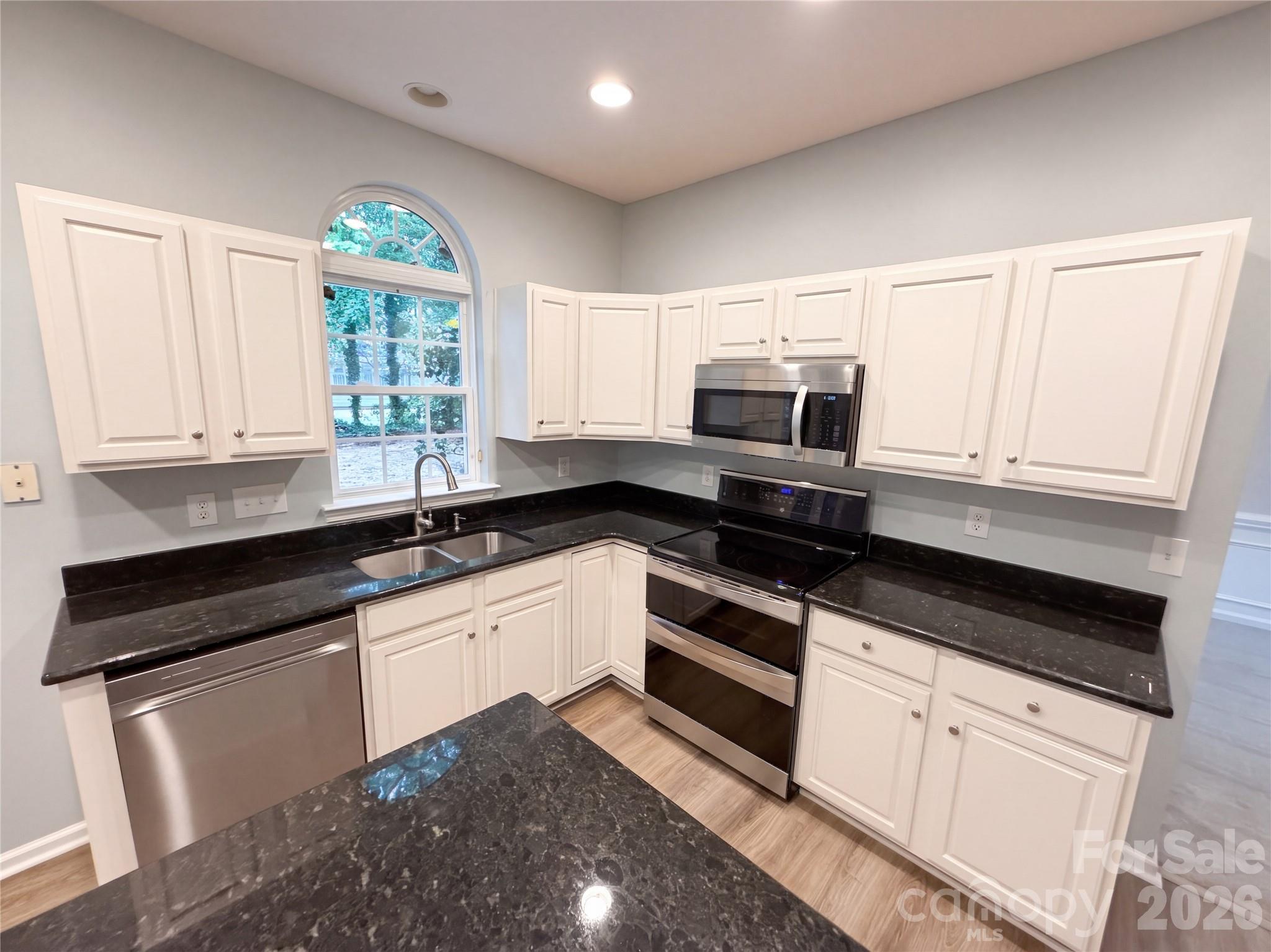 Single Family Residence at 9339 Autumn Applause Drive, Charlotte, photo 5 of 29