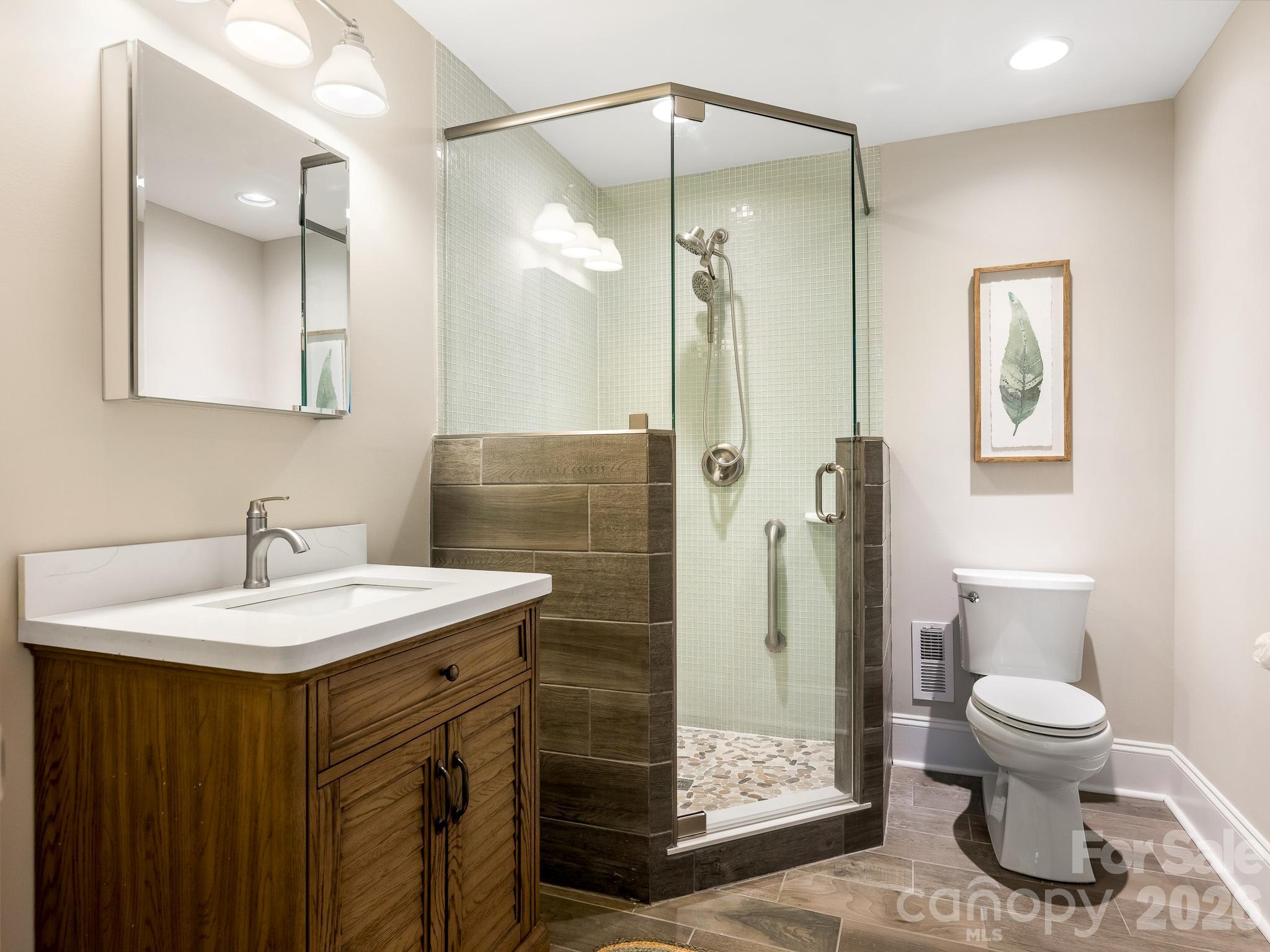 Full Bathroom - 9200 Skipaway Drive, Waxhaw
