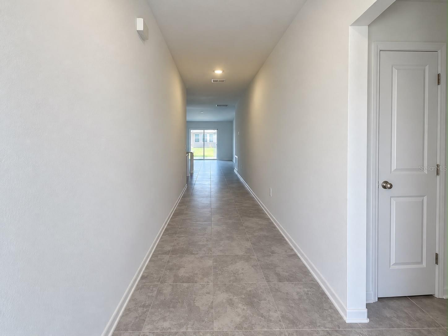 ENTRY HALLWAY - 413 CEDAR KEY ST, DAVENPORT