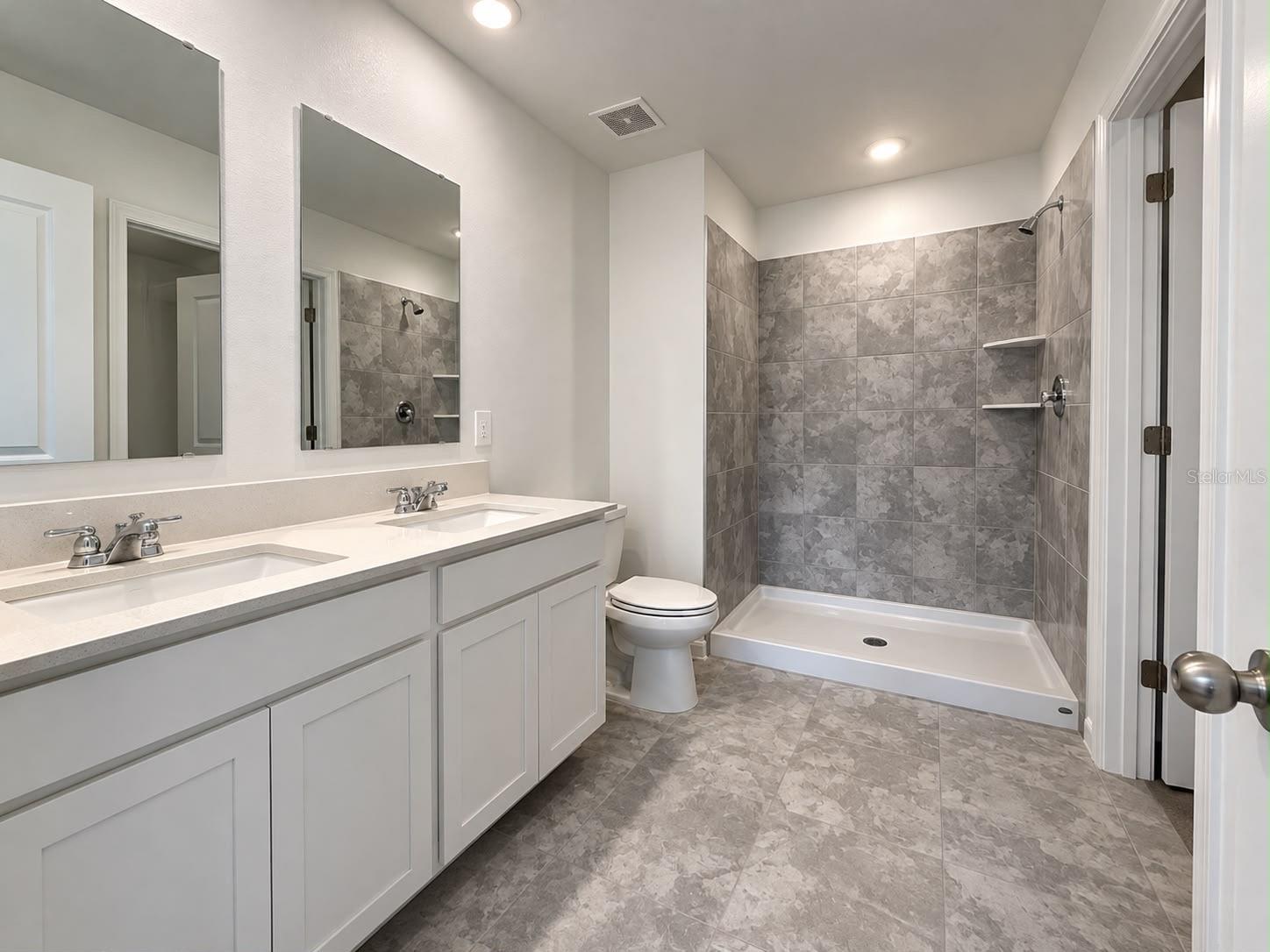MASTER SUITE BATHROOM - 413 CEDAR KEY ST, DAVENPORT
