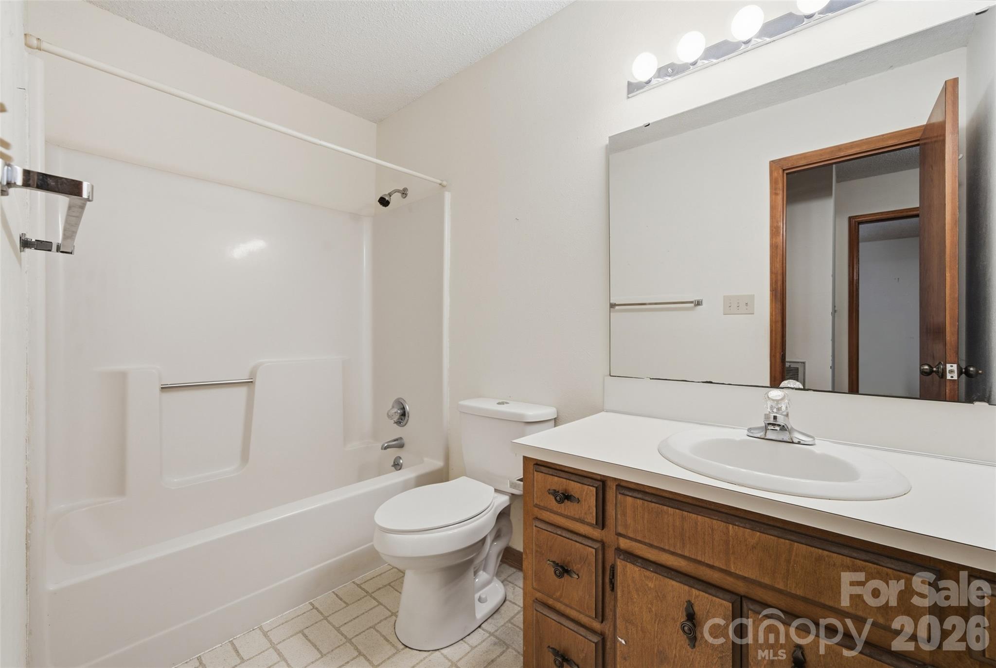 Second Full Bathroom - 8607 Wellington Lane, Harrisburg