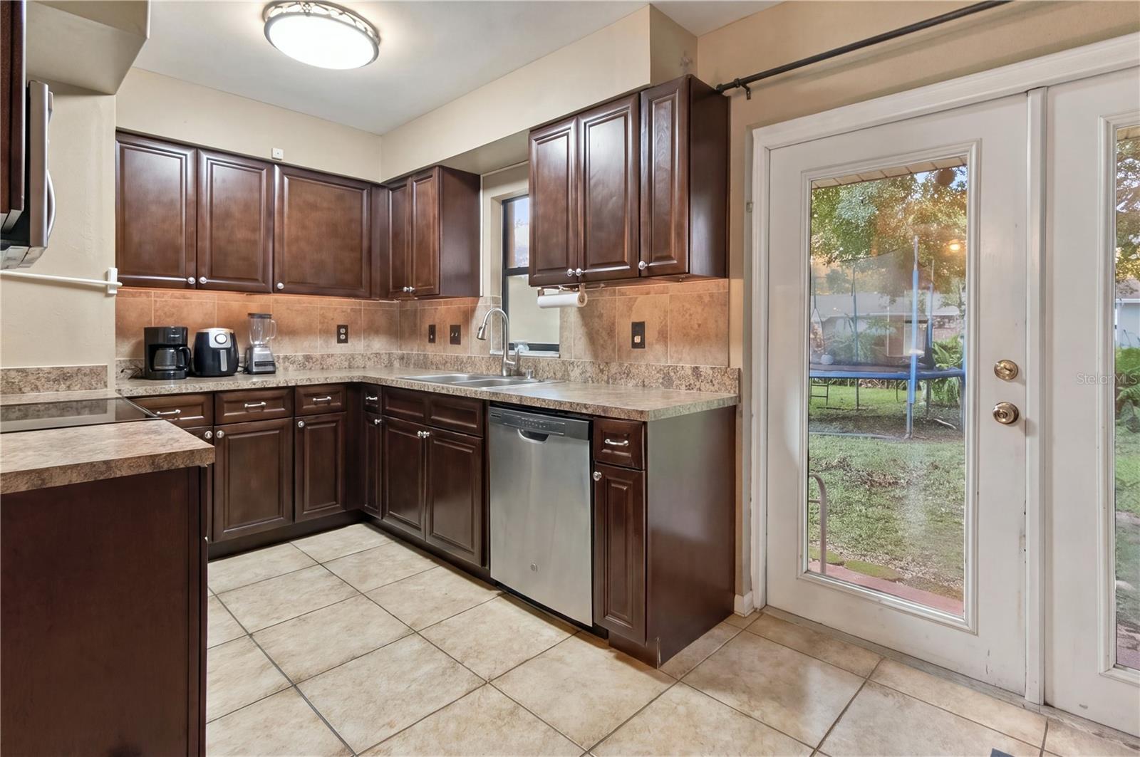 Single Family Residence at 2947 N MARTHA AVE, LAKELAND, photo 7 of 21