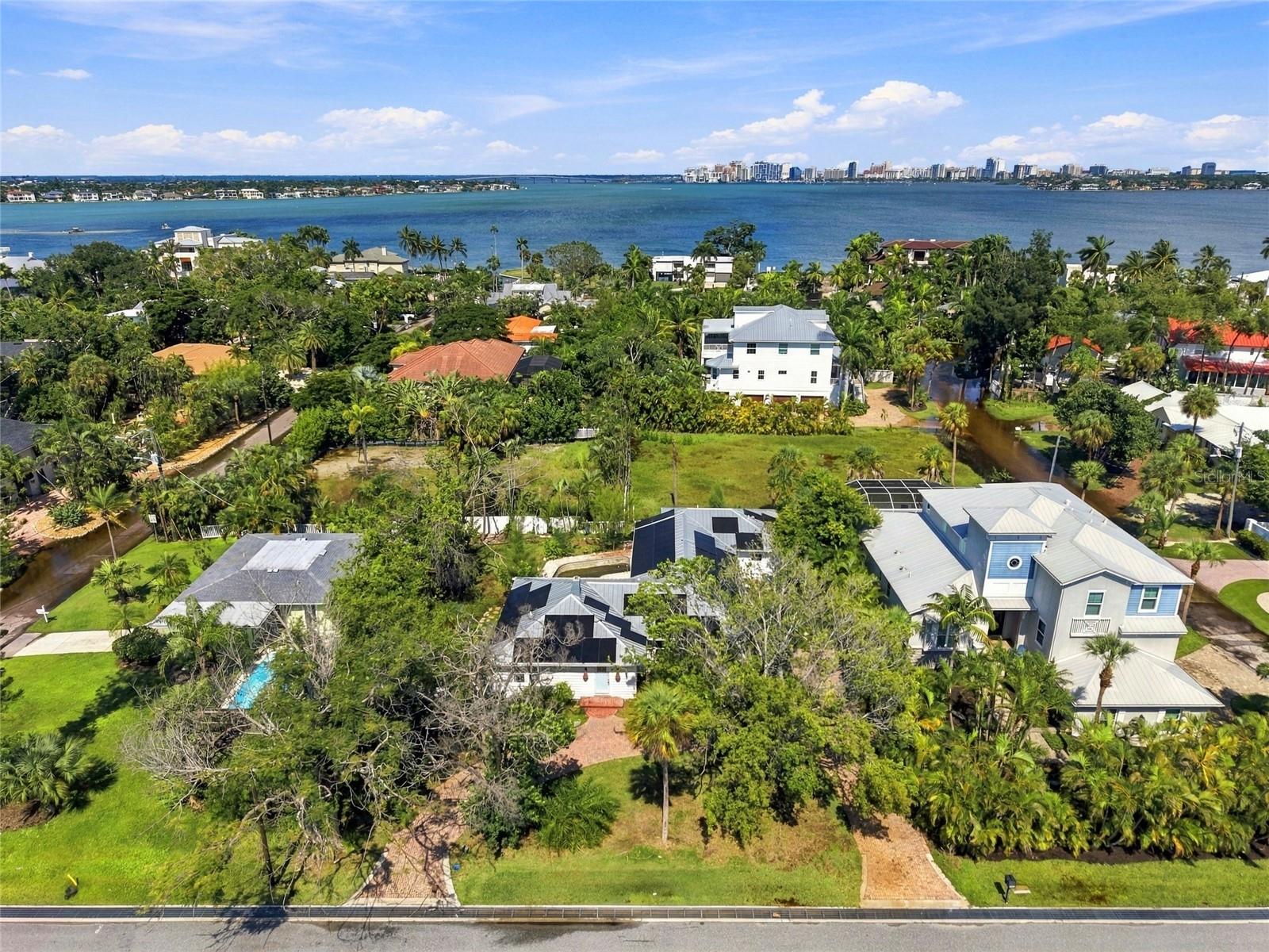 617 SIESTA DR