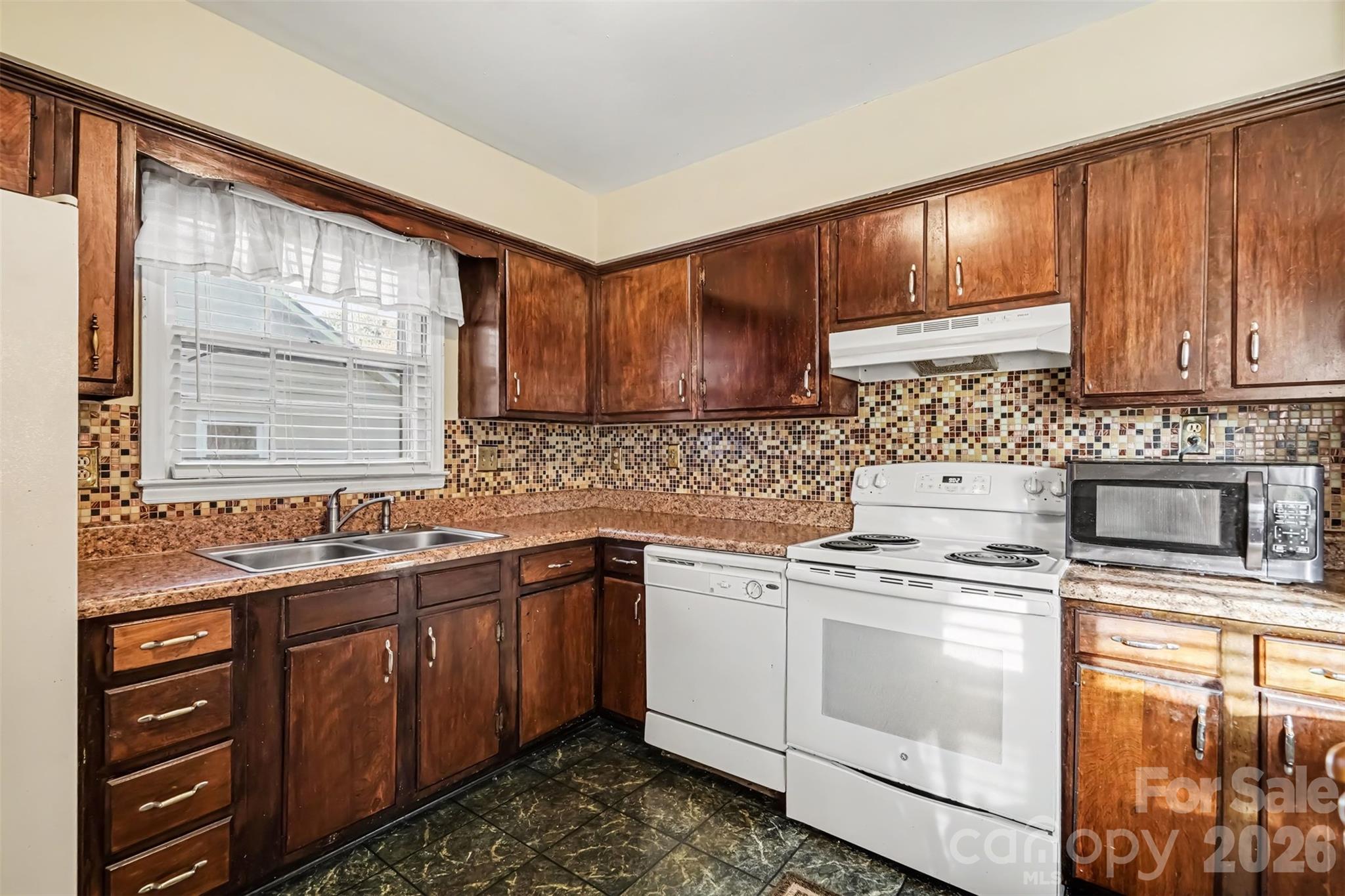 Single Family Residence at 4701 Farm Pond Lane, Charlotte, photo 5 of 23