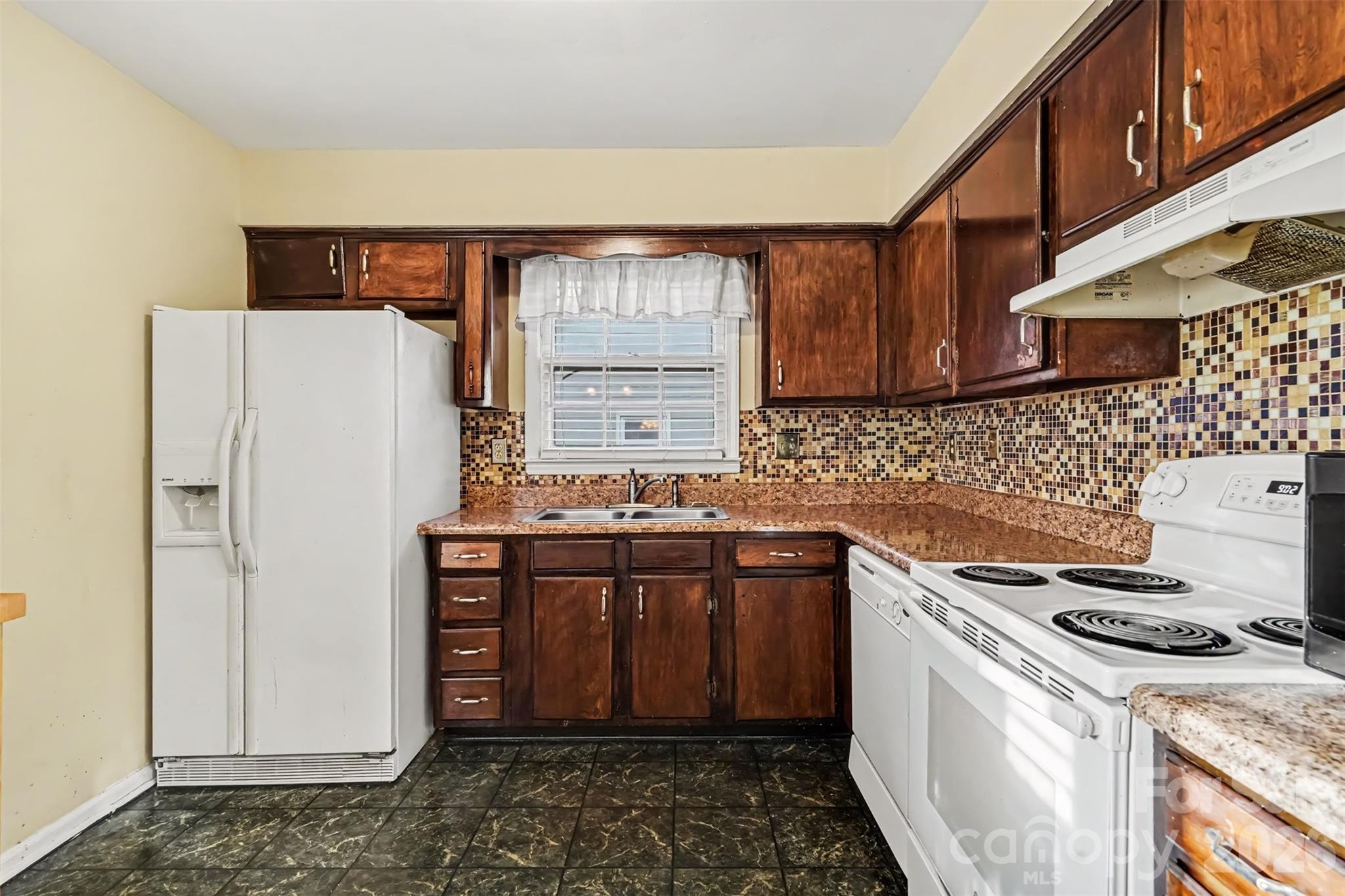 Single Family Residence at 4701 Farm Pond Lane, Charlotte, photo 7 of 23