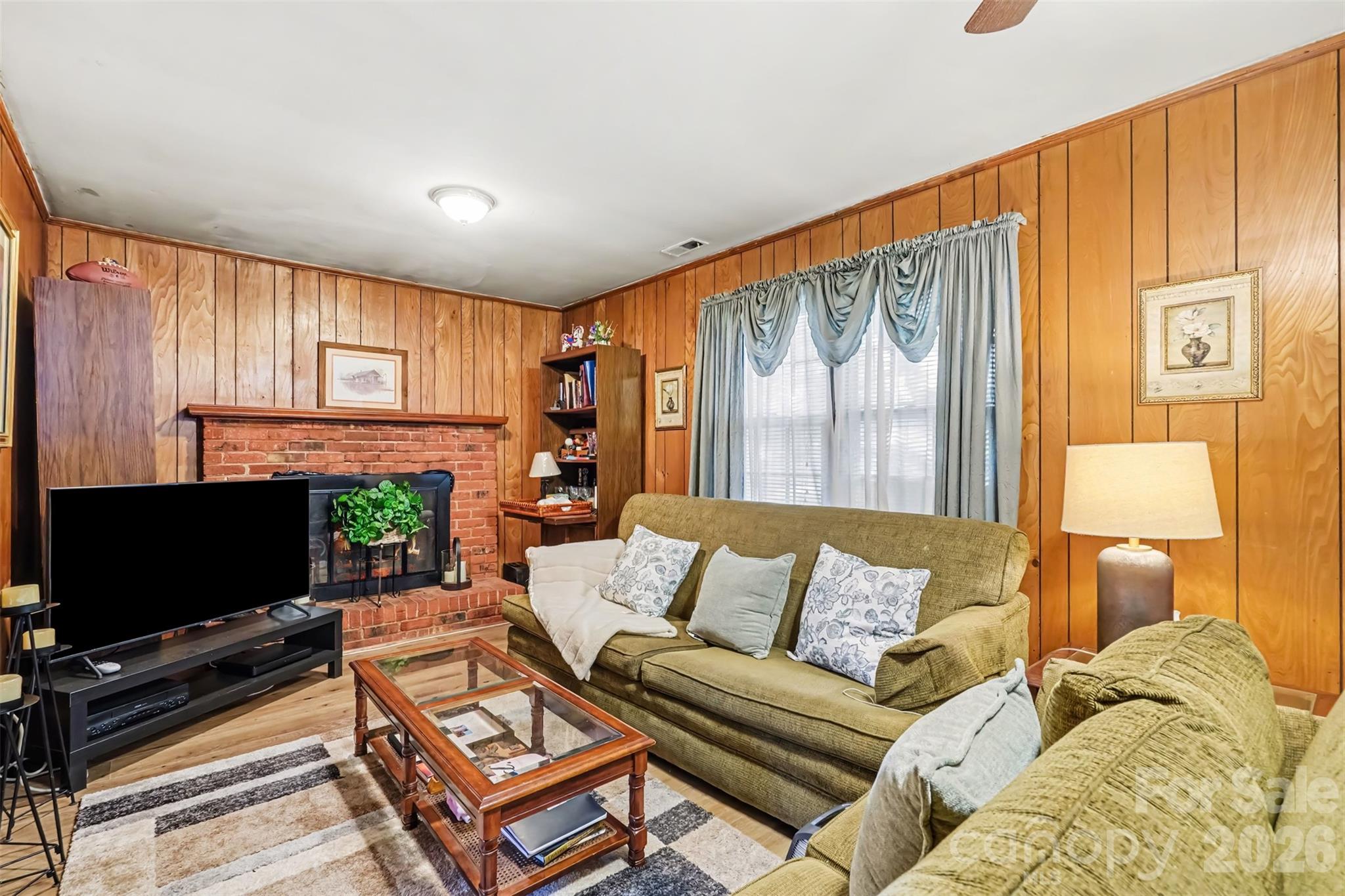Single Family Residence at 4701 Farm Pond Lane, Charlotte, photo 9 of 23