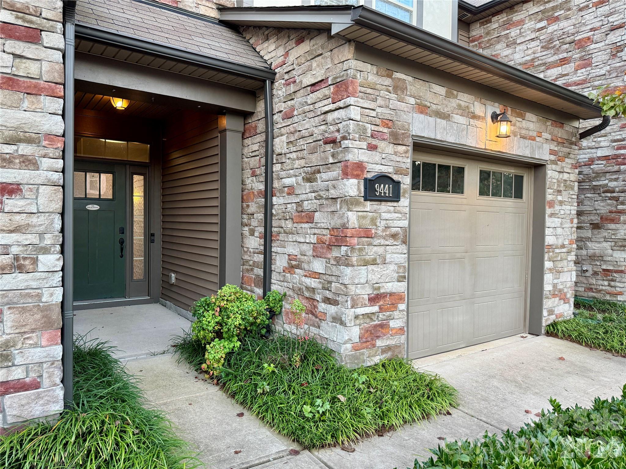 Townhouse at 9441 Glenburn Lane, Charlotte, photo 7 of 48