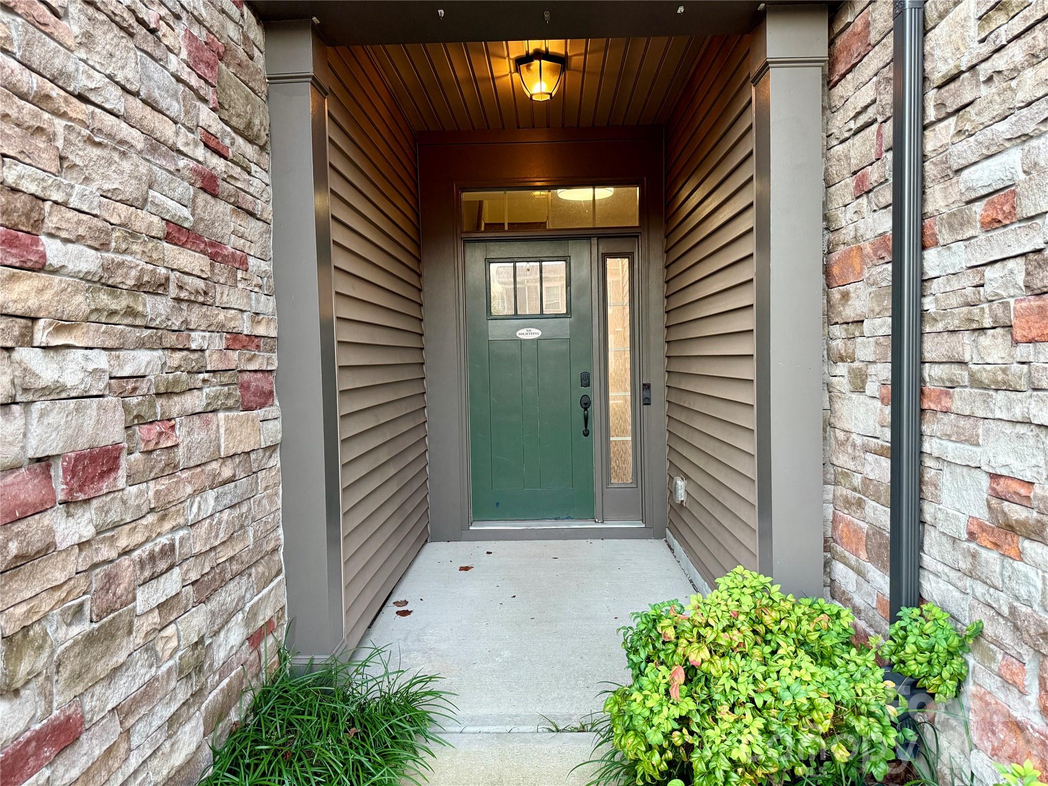Townhouse at 9441 Glenburn Lane, Charlotte, photo 8 of 48