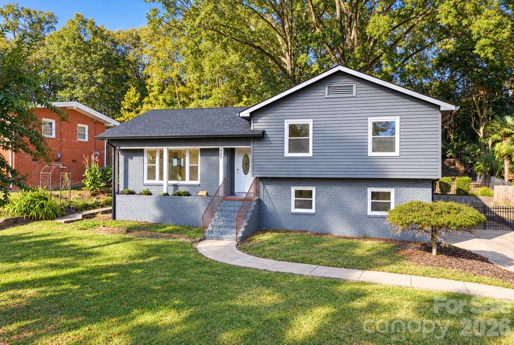 Single Family Residence at 1827 Edgewater Drive, Charlotte, photo 2 of 43