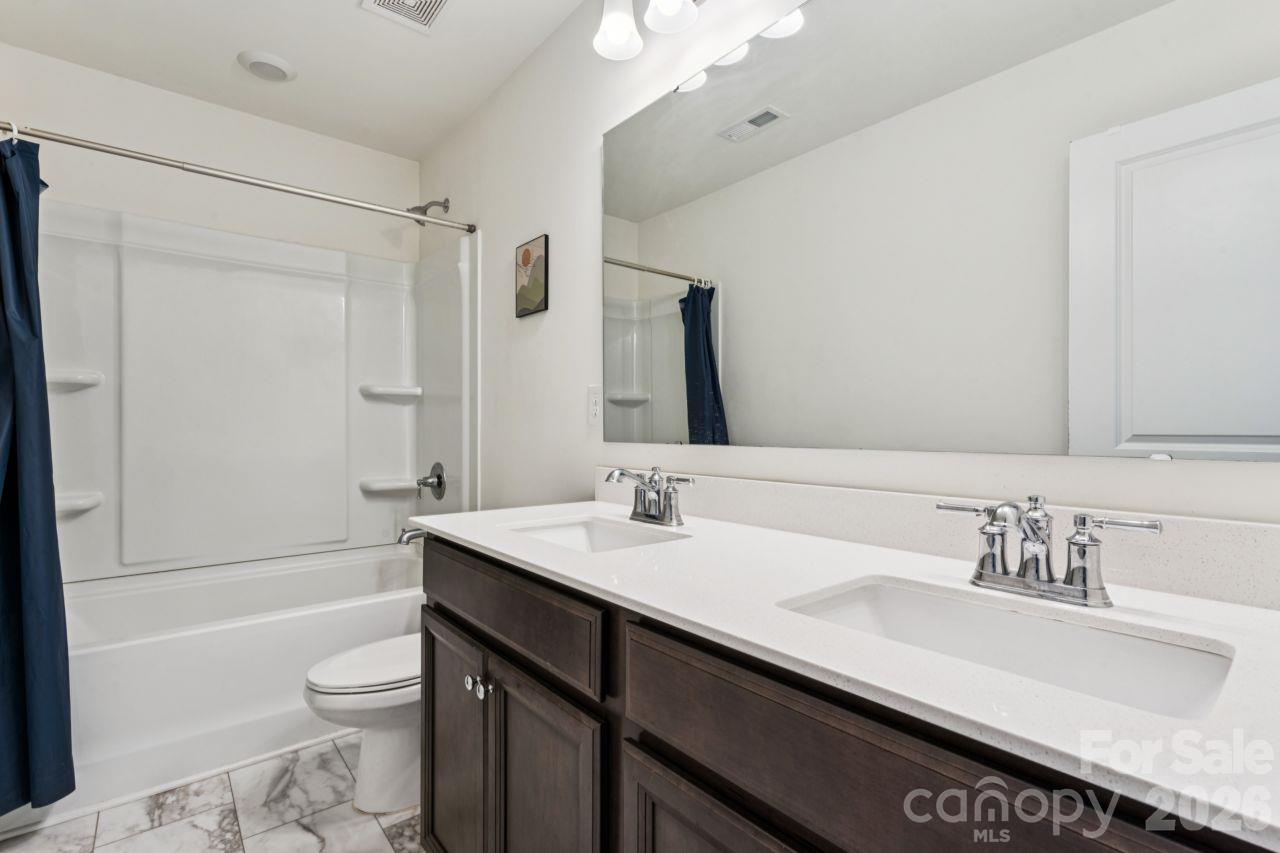 Full bathroom - 2625 Trinity Street, Monroe